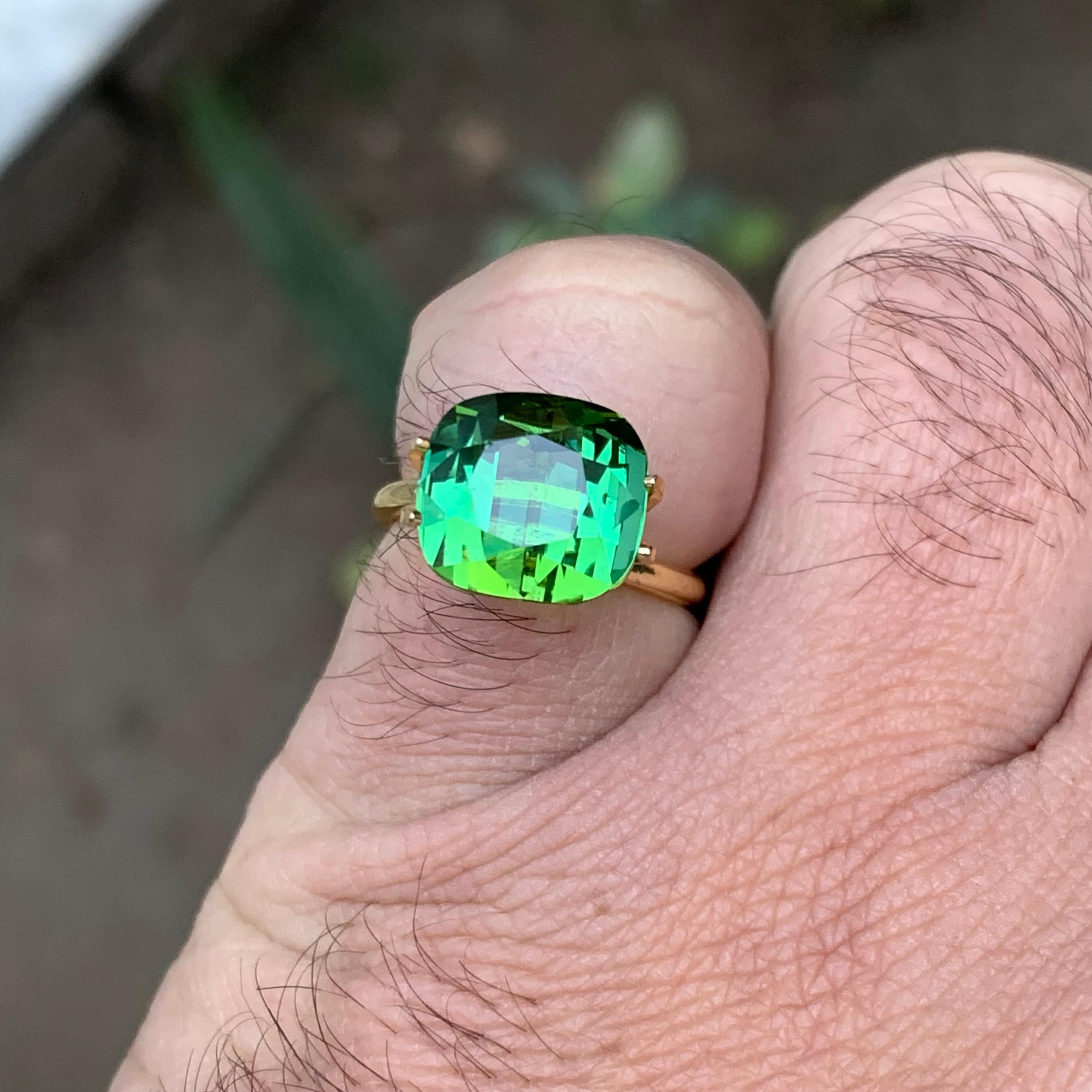Women's or Men's Vibrant Green Natural Tourmaline Ring Loose Gemstone 7.40 Ct Cushion Cut Jewelry For Sale
