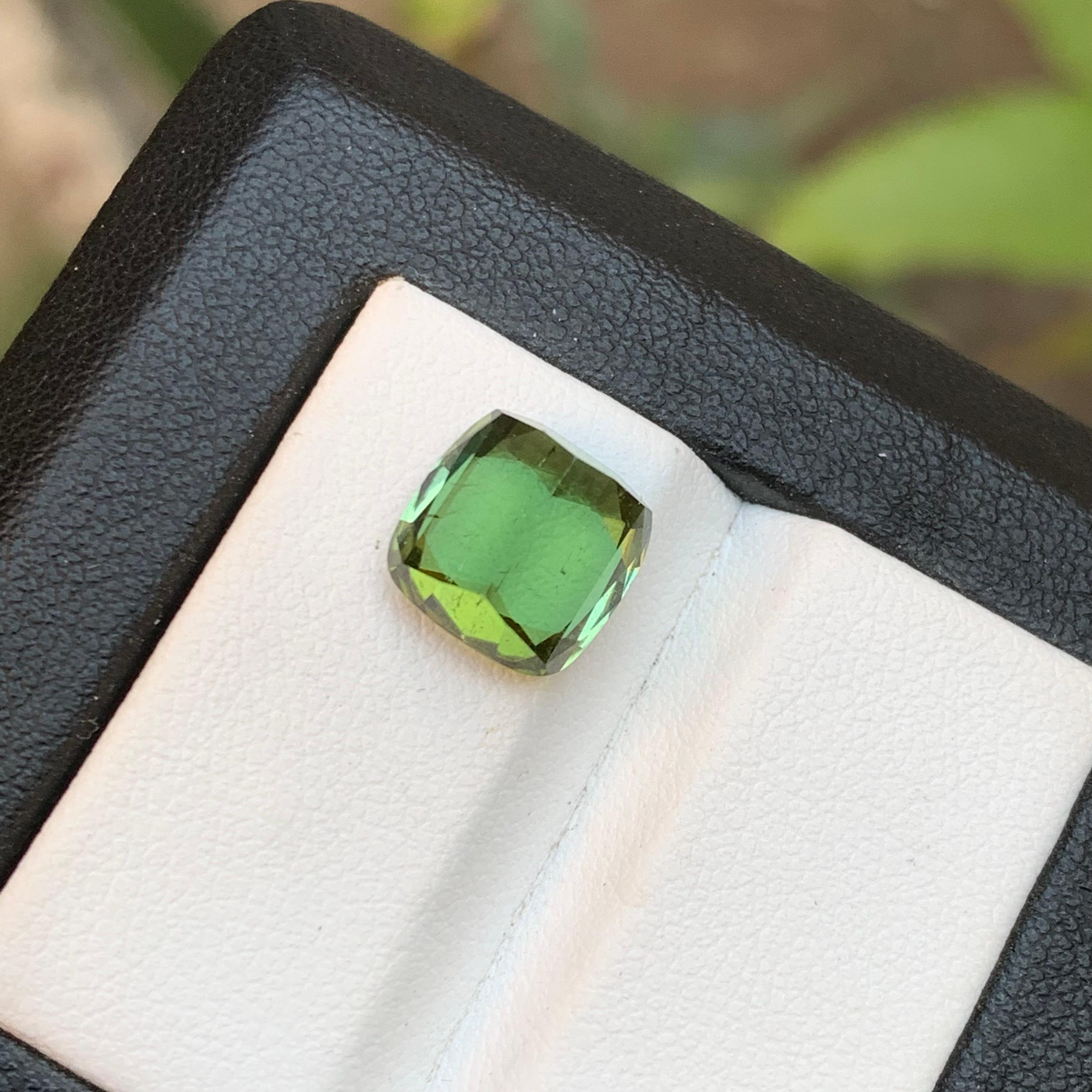 Ciondolo ad anello con tormalina naturale verde vibrante, gemma sciolta da 4,70 carati con taglio a cuscino in vendita 4