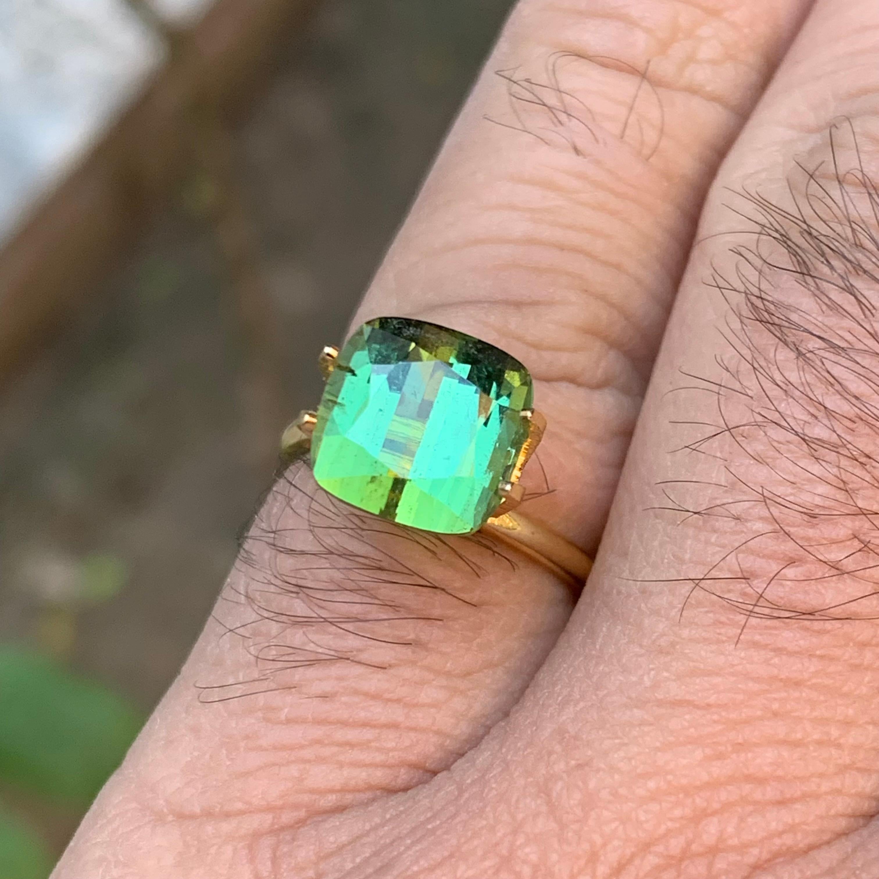 Ciondolo ad anello con tormalina naturale verde vibrante, gemma sciolta da 4,70 carati con taglio a cuscino in vendita 7