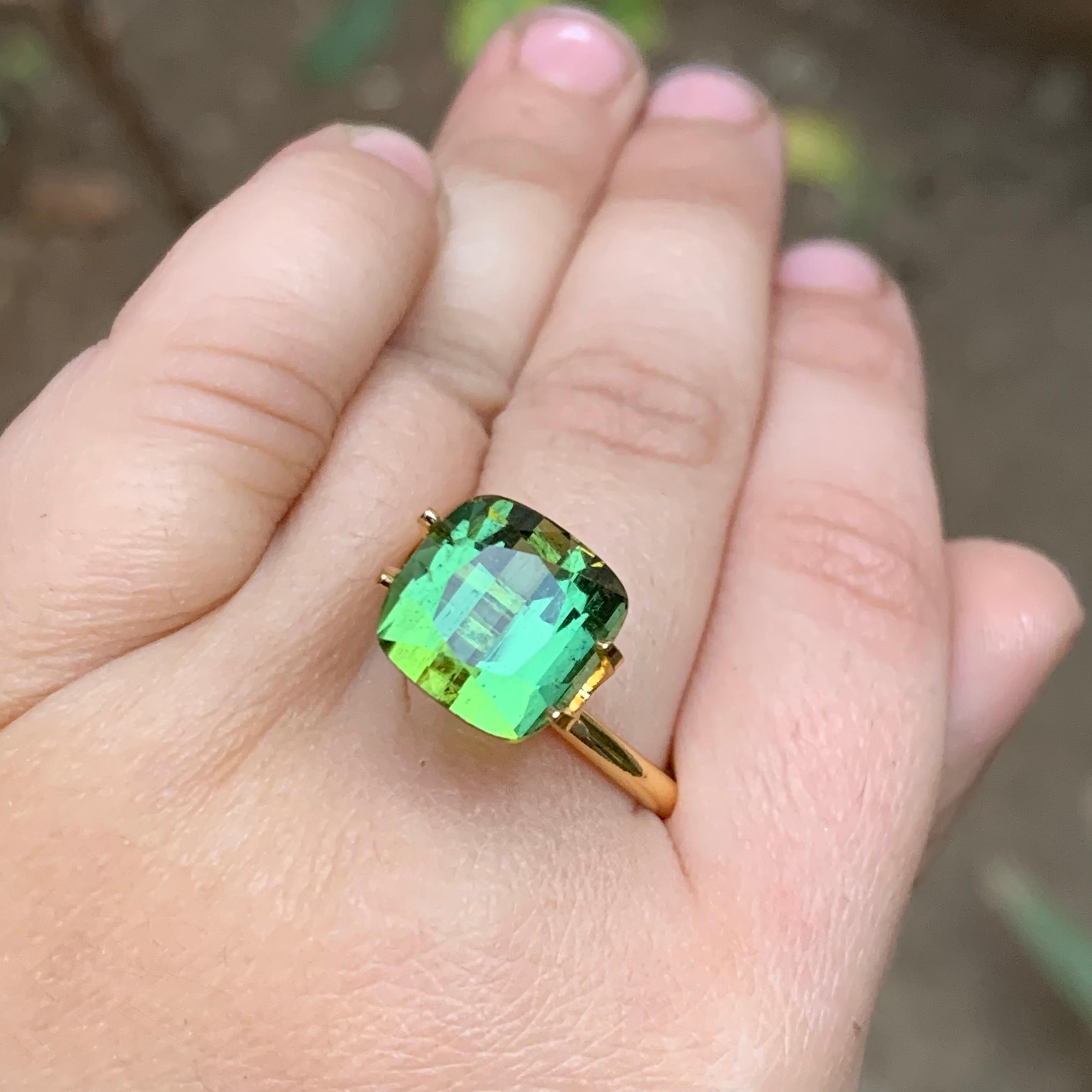 Ciondolo ad anello con tormalina naturale verde vibrante, gemma sciolta da 4,70 carati con taglio a cuscino In condizioni Nuovo in vendita a Peshawar, PK