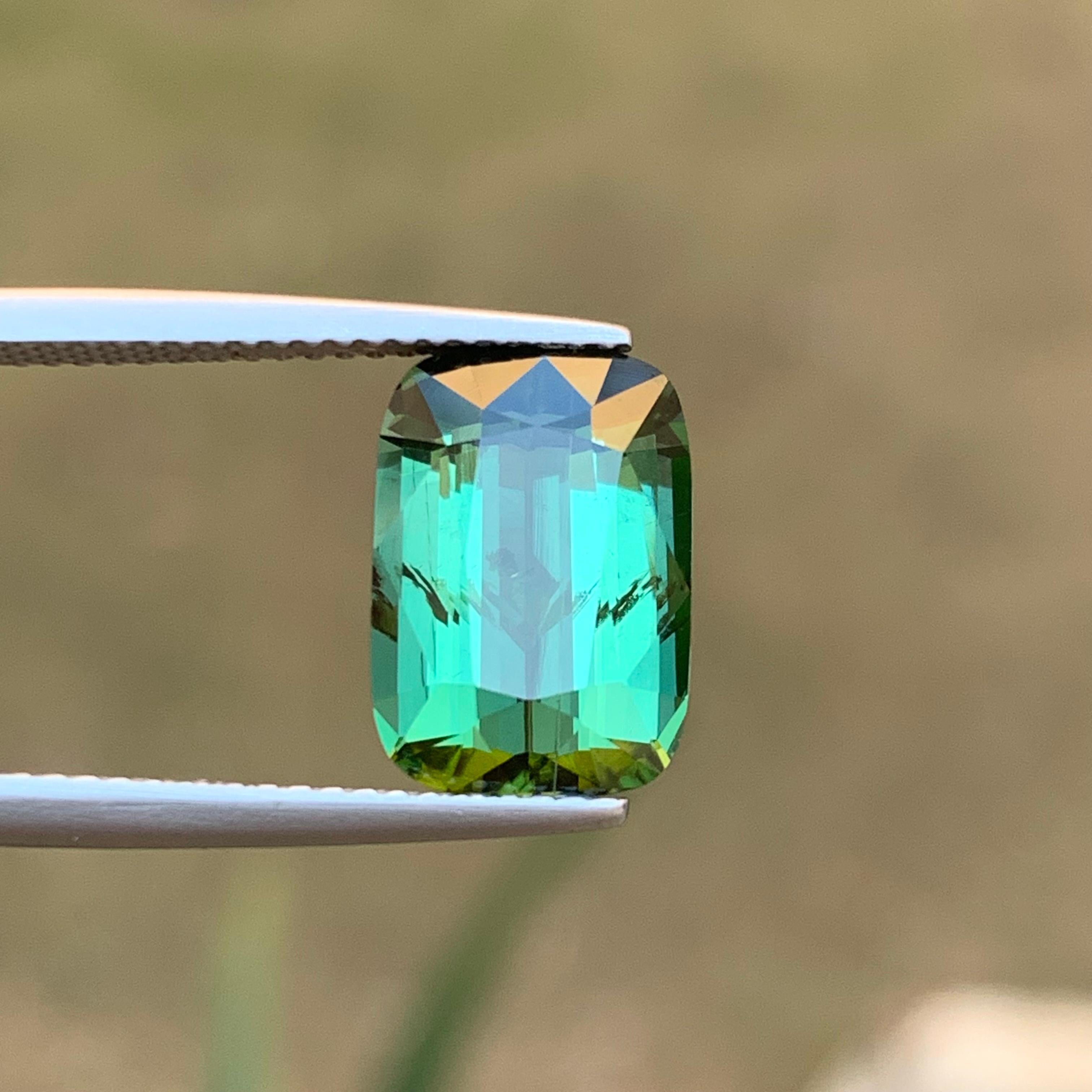 Ciondolo ad anello con tormalina naturale verde vibrante, gemma sciolta da 5.40 carati con taglio a cuscino in vendita 6