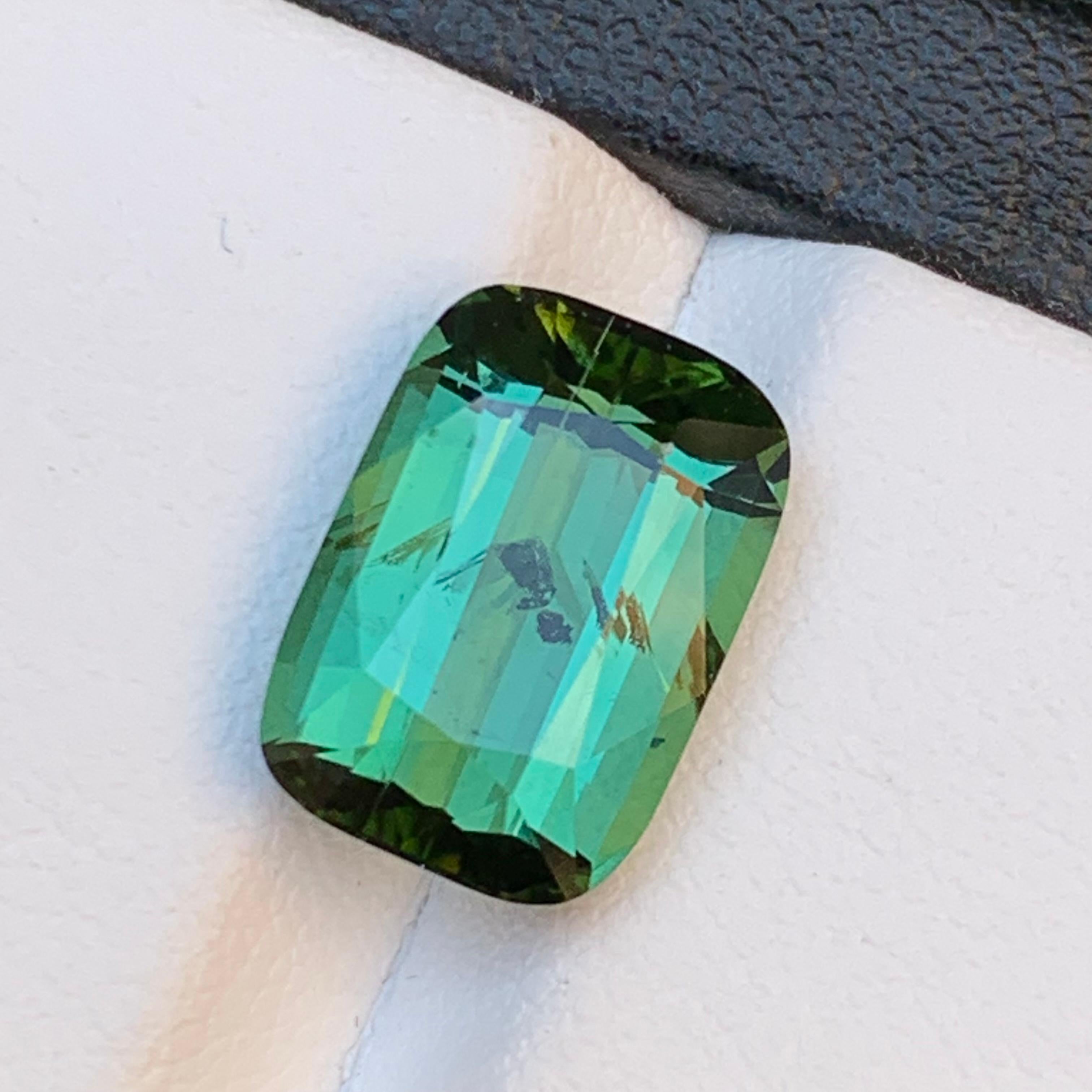 Contemporaneo Ciondolo ad anello con tormalina naturale verde vibrante, gemma sciolta da 5.40 carati con taglio a cuscino in vendita