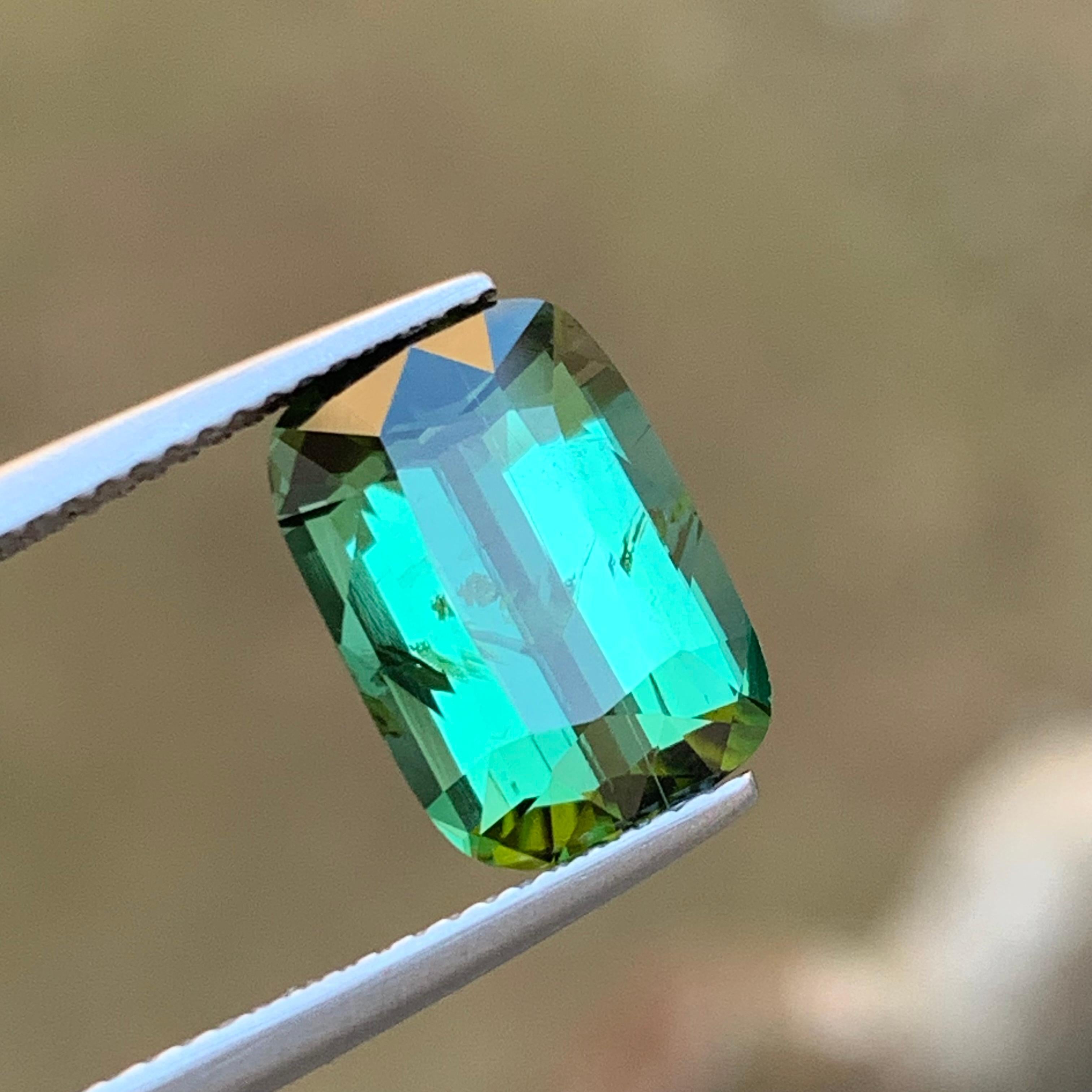 Ciondolo ad anello con tormalina naturale verde vibrante, gemma sciolta da 5.40 carati con taglio a cuscino In condizioni Nuovo in vendita a Peshawar, PK