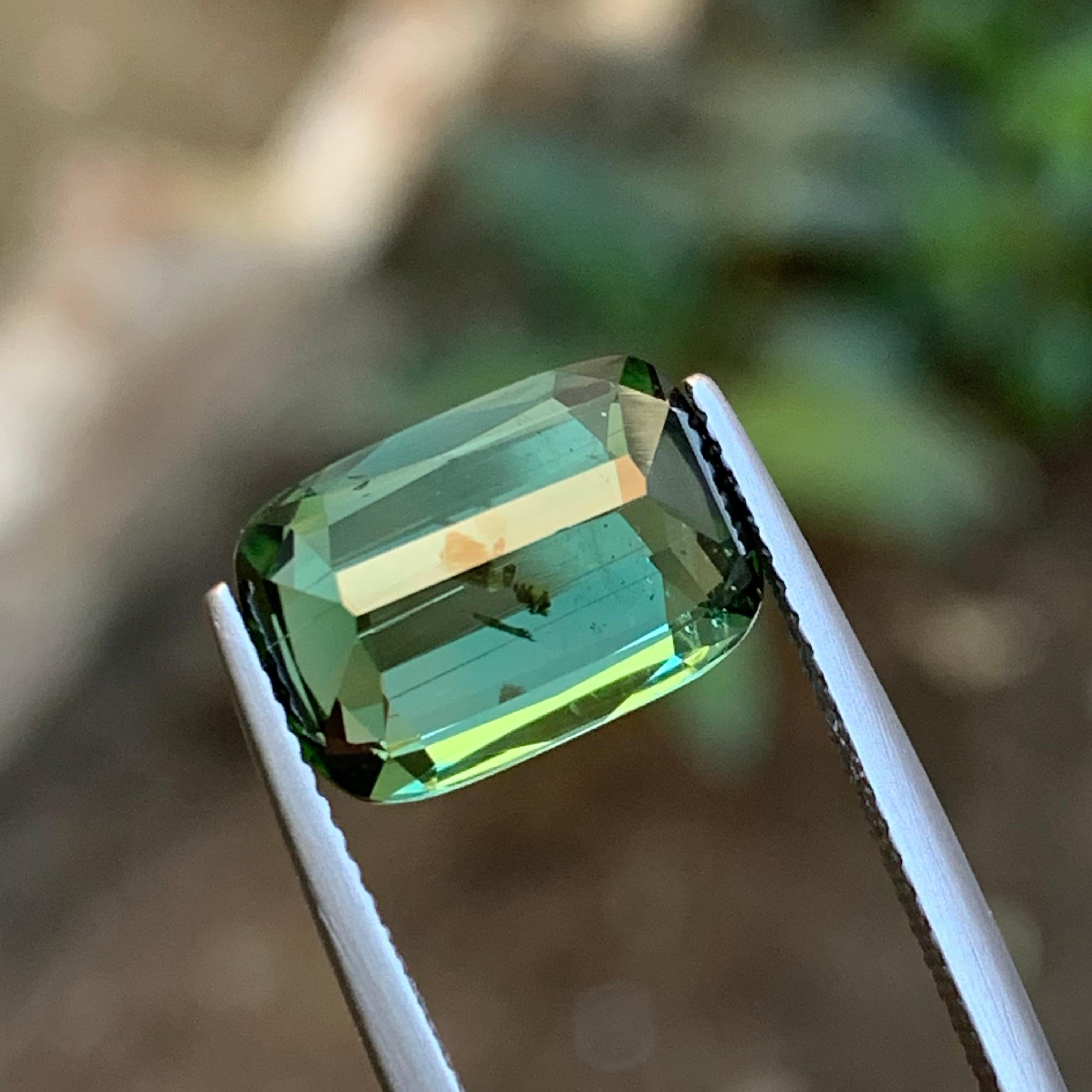 da uomo o donna Ciondolo ad anello con tormalina naturale verde vibrante, gemma sciolta da 5.40 carati con taglio a cuscino in vendita