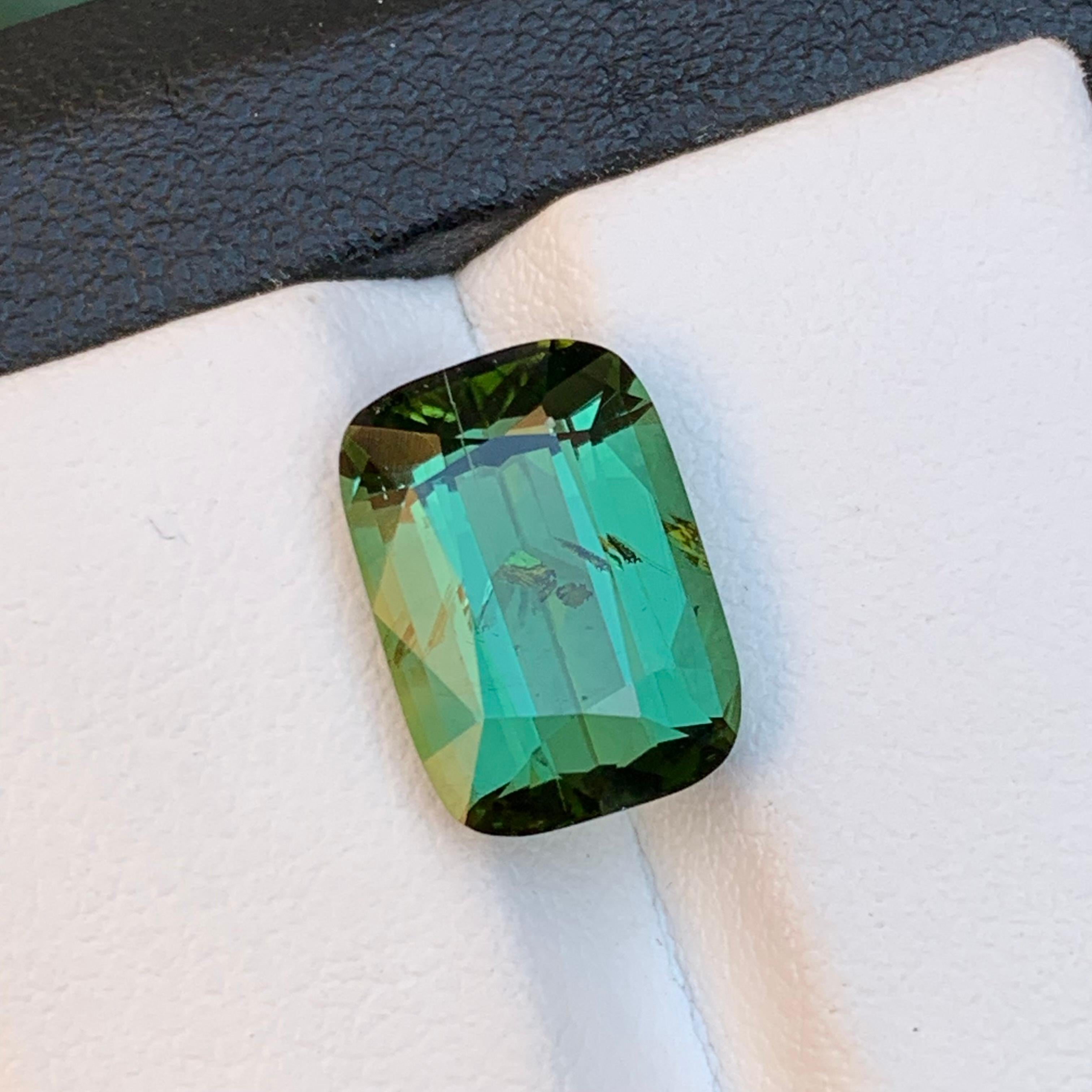 Ciondolo ad anello con tormalina naturale verde vibrante, gemma sciolta da 5.40 carati con taglio a cuscino in vendita 1