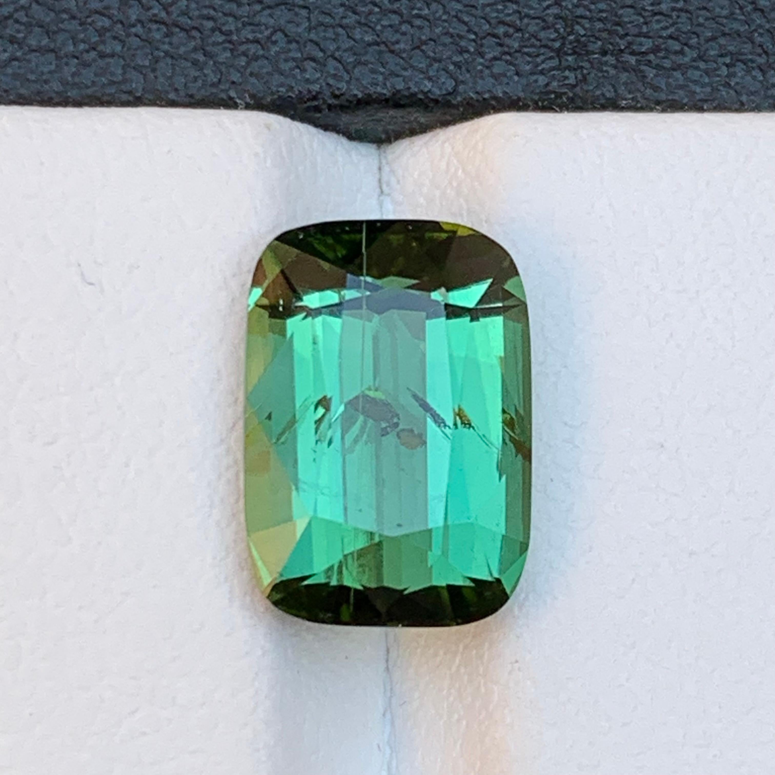 Ciondolo ad anello con tormalina naturale verde vibrante, gemma sciolta da 5.40 carati con taglio a cuscino in vendita 2