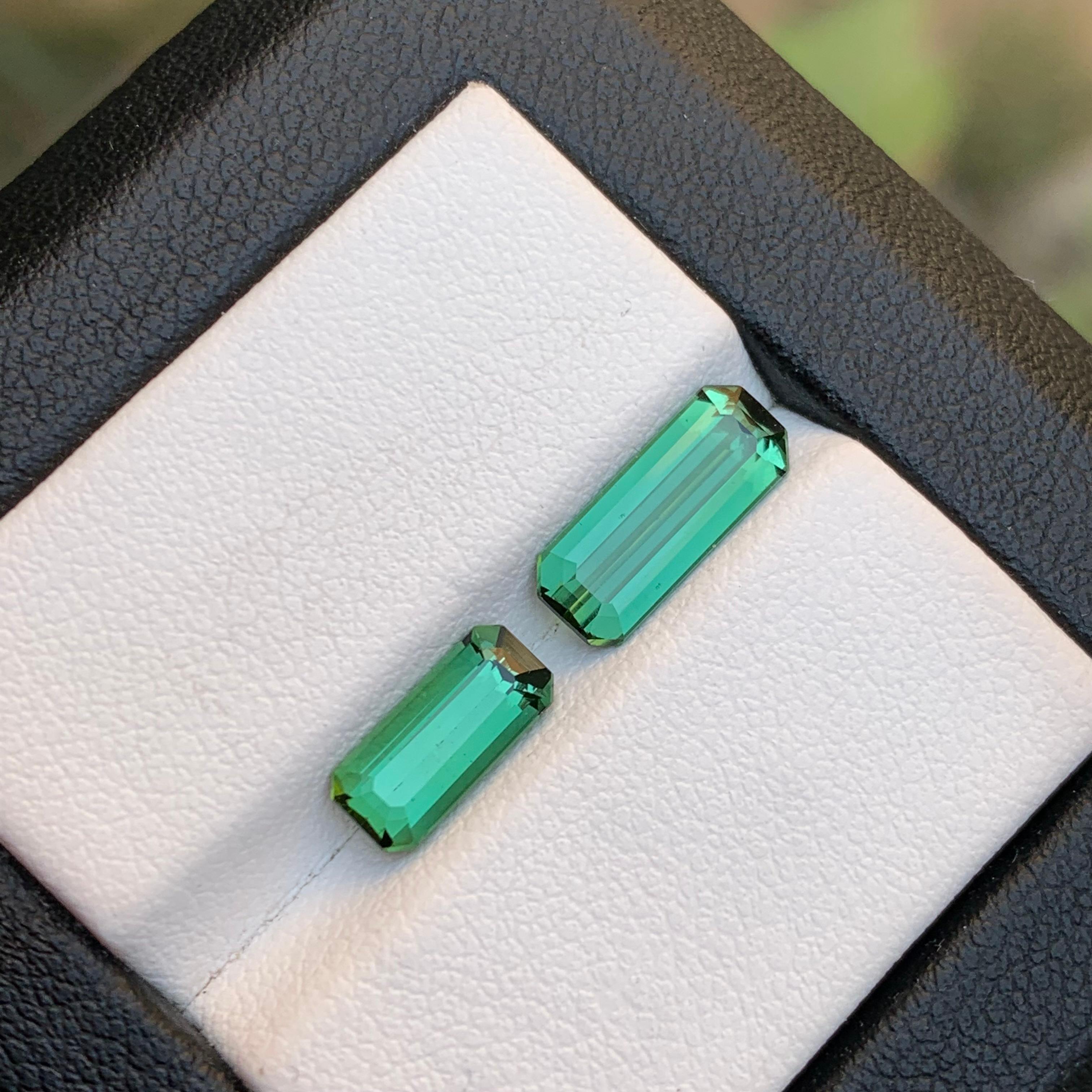 Contemporain Bague et pendentif en tourmaline naturelle verte vibrante, pierres précieuses non serties 3,15 carats en vente