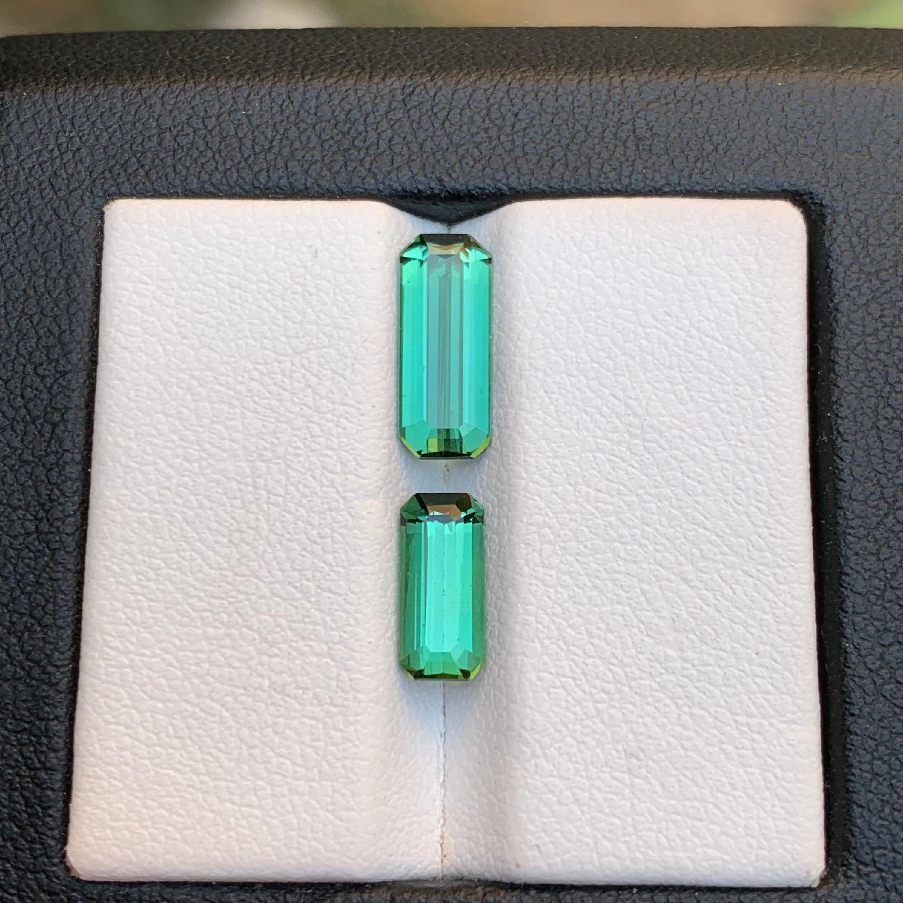 Taille émeraude Bague et pendentif en tourmaline naturelle verte vibrante, pierres précieuses non serties 3,15 carats en vente