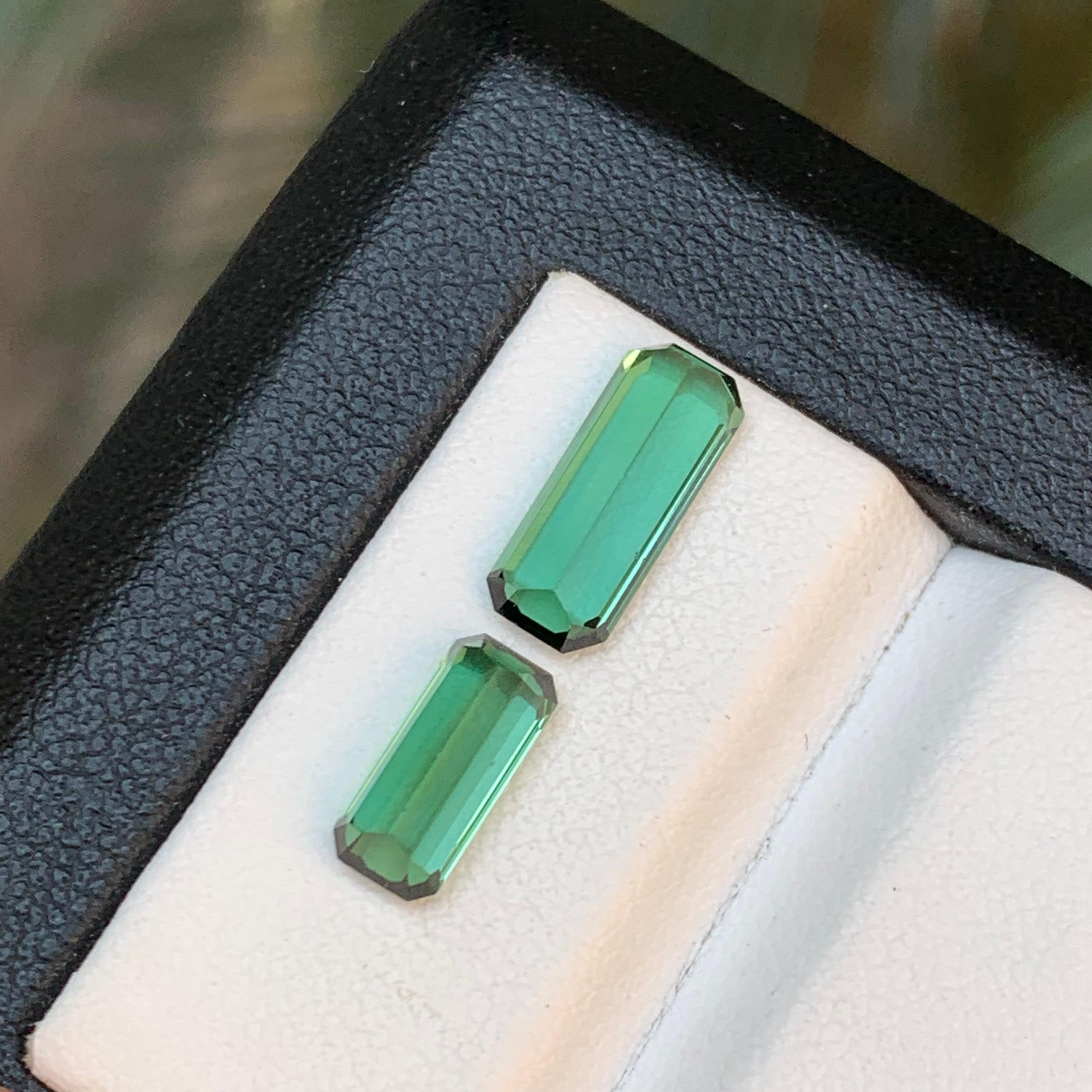 Bague et pendentif en tourmaline naturelle verte vibrante, pierres précieuses non serties 3,15 carats Unisexe en vente