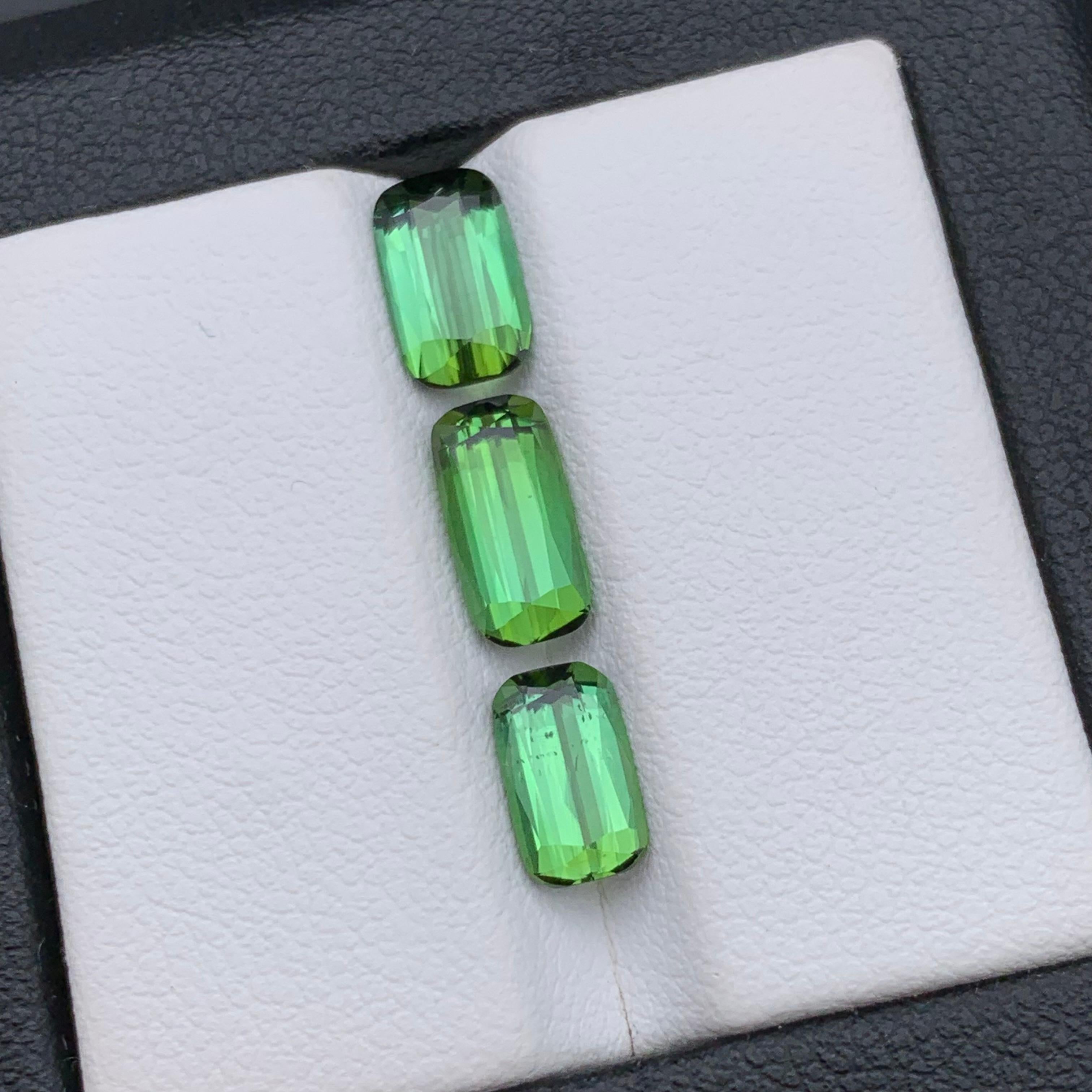 Bague et pendentif en tourmaline naturelle verte vibrante, pierres précieuses non serties Lot 3,70 carats en vente 5
