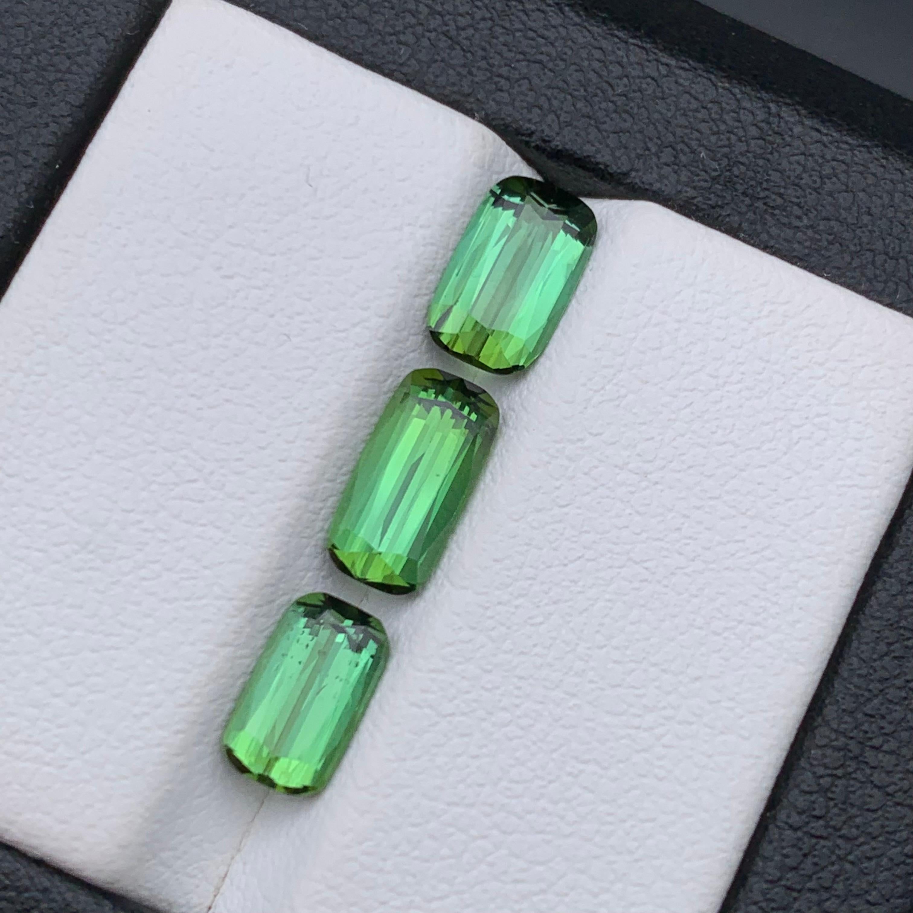 Bague et pendentif en tourmaline naturelle verte vibrante, pierres précieuses non serties Lot 3,70 carats en vente 6