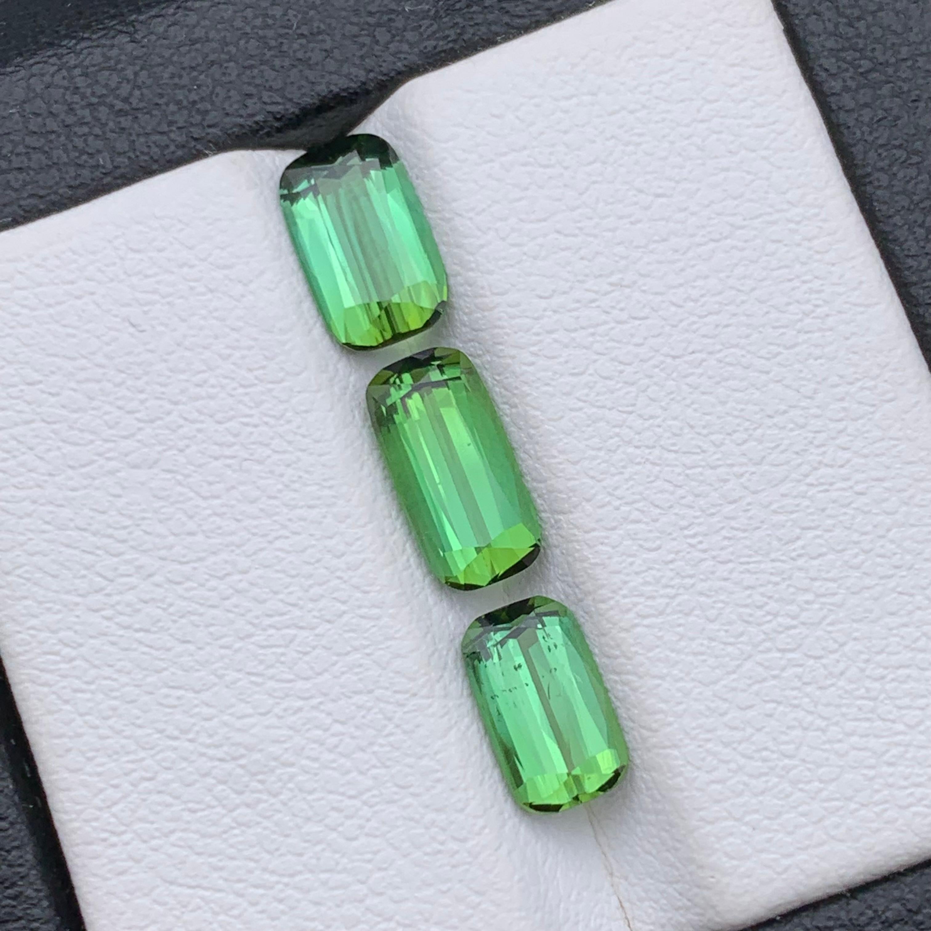 Taille coussin Bague et pendentif en tourmaline naturelle verte vibrante, pierres précieuses non serties Lot 3,70 carats en vente