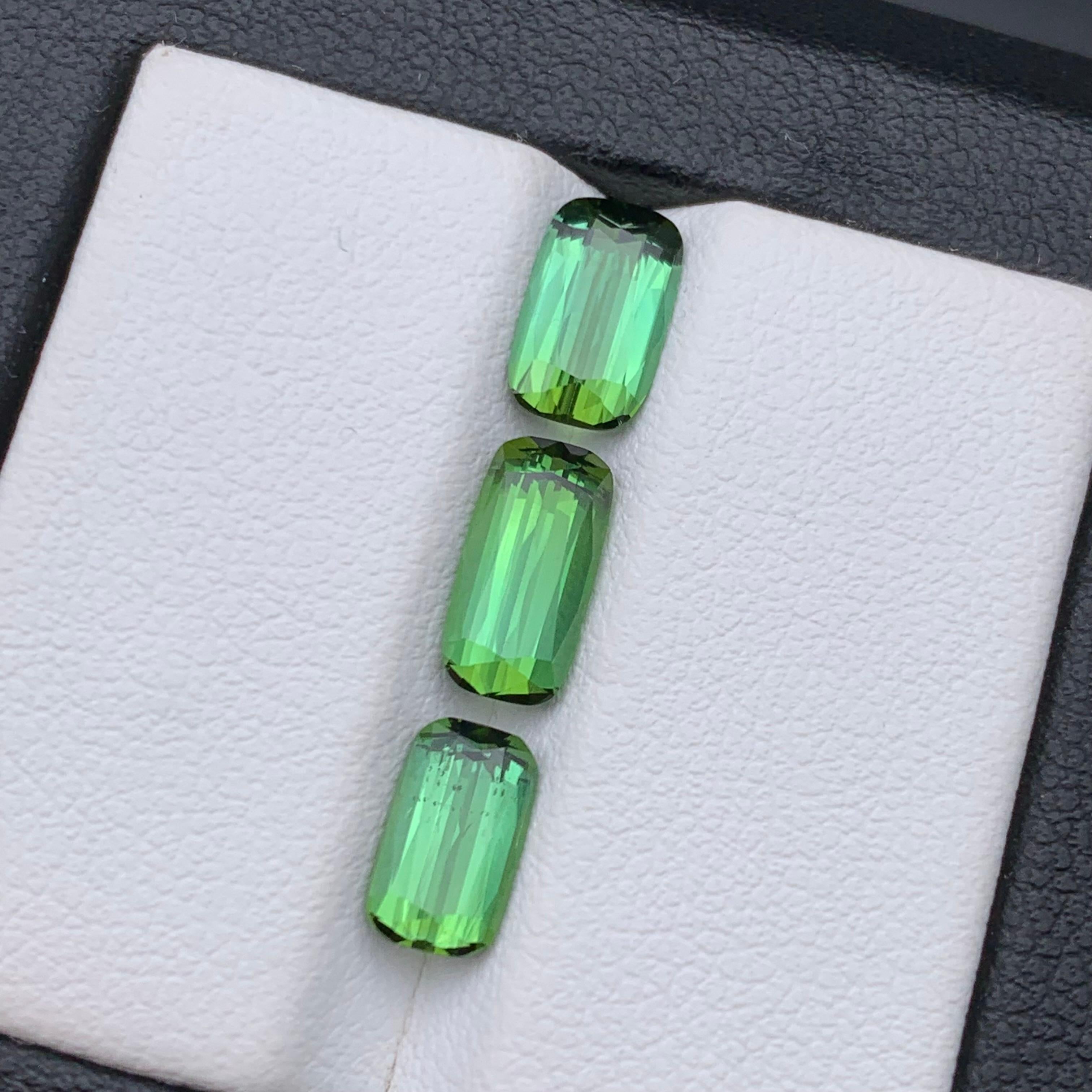 Bague et pendentif en tourmaline naturelle verte vibrante, pierres précieuses non serties Lot 3,70 carats Neuf - En vente à Peshawar, PK