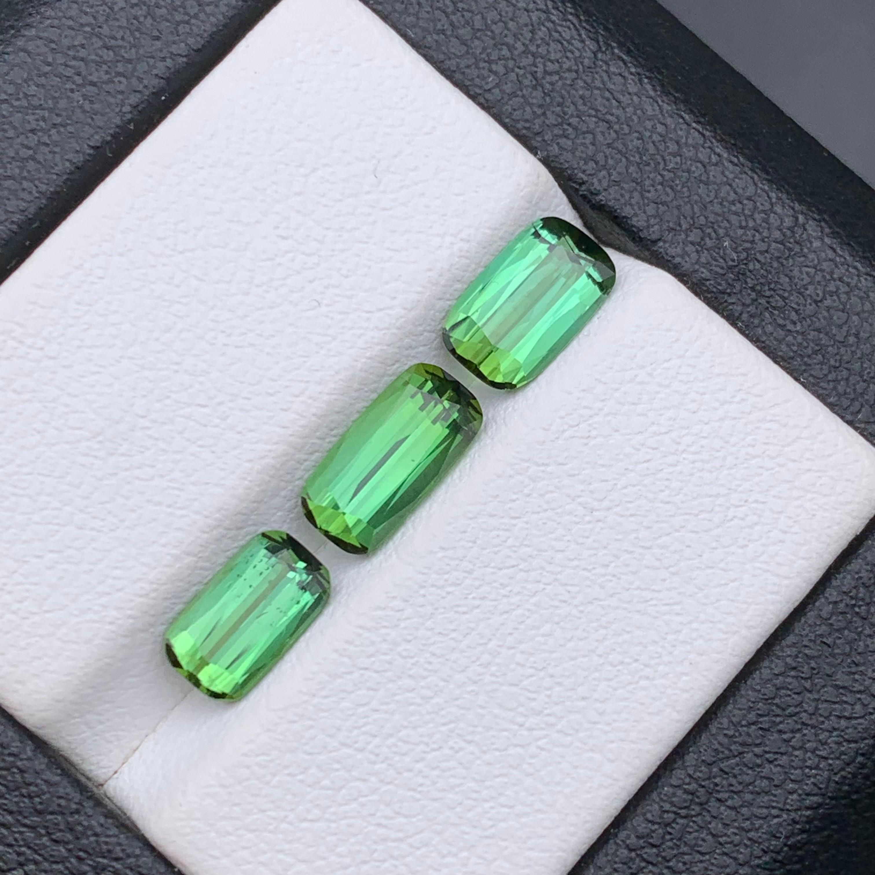 Bague et pendentif en tourmaline naturelle verte vibrante, pierres précieuses non serties Lot 3,70 carats en vente 2