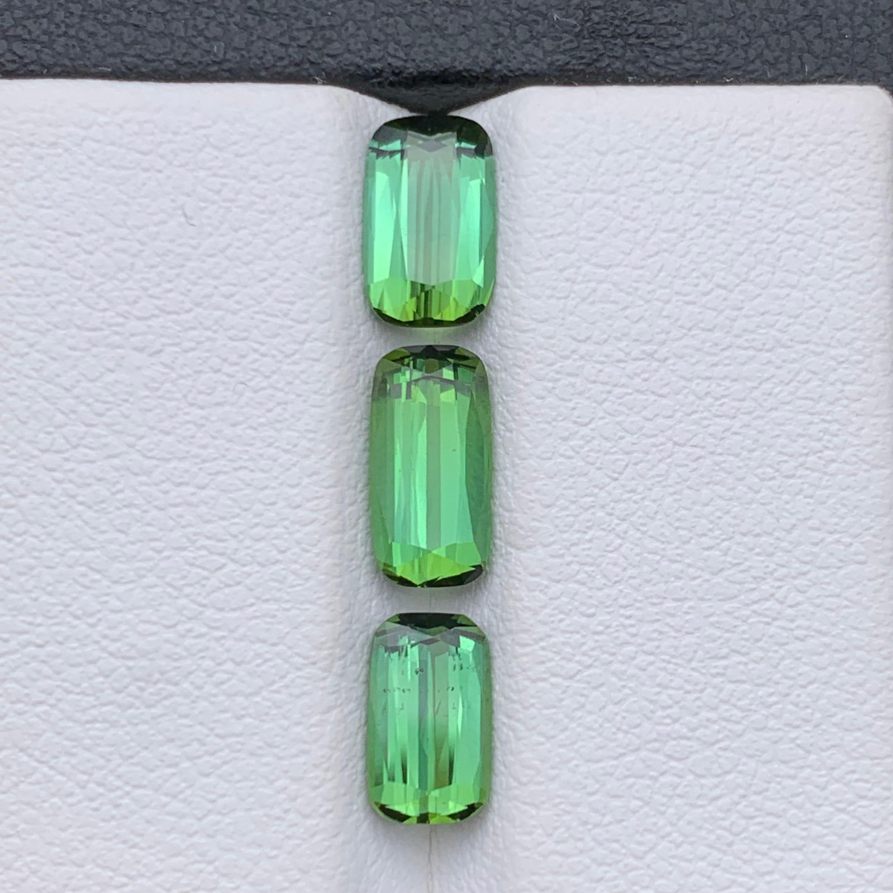 Bague et pendentif en tourmaline naturelle verte vibrante, pierres précieuses non serties Lot 3,70 carats en vente 3
