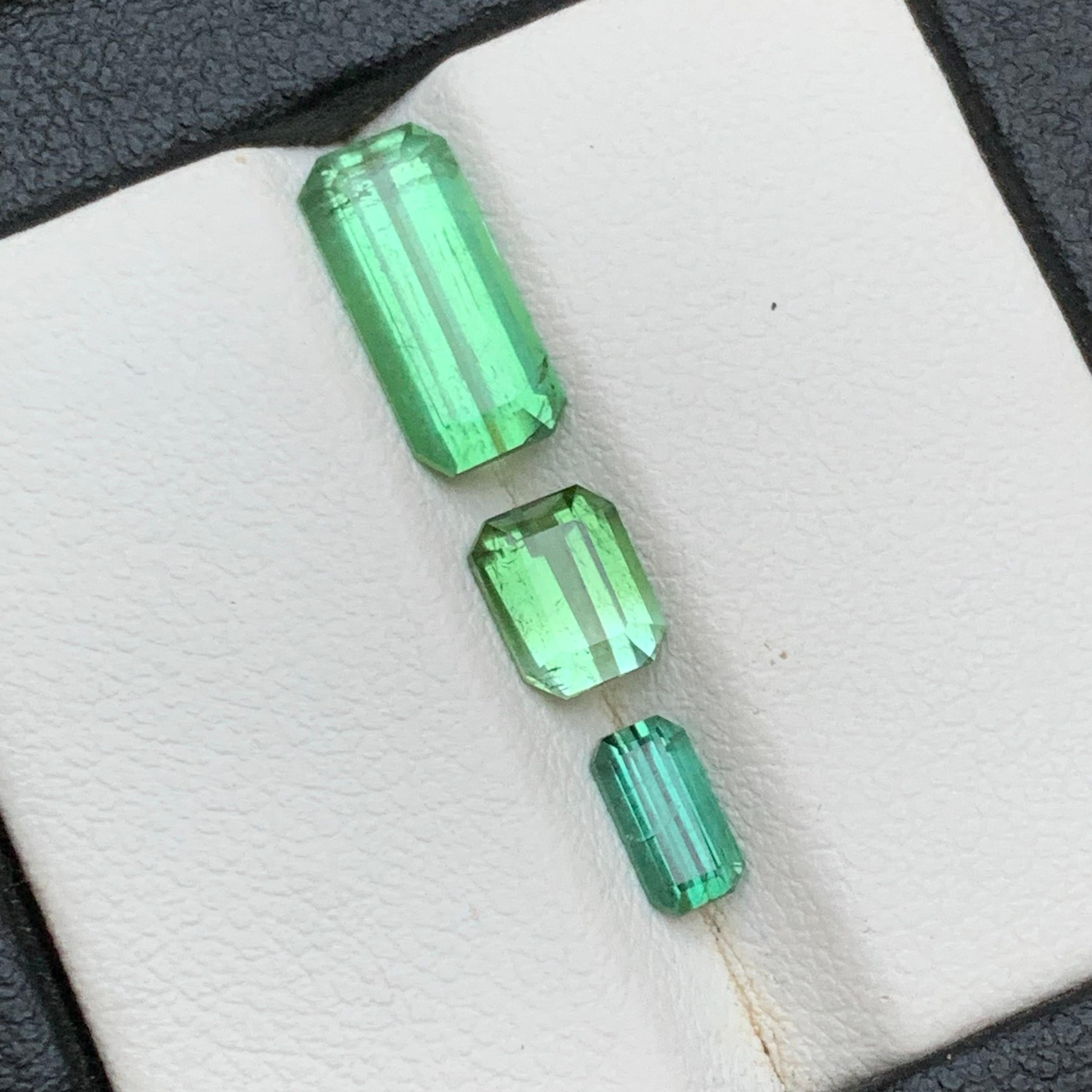 ¡¡¡Vibrante Verde Natural Turmalina Piedras Sueltas Paquete para Anillos, Pendientes, Collar Colgante, Pulsera o cualquier otro Engaste de Joyería-Corte Esmeralda de Kunar Afganistán!!!

💎 TIPO DE PIEDRA PRECIOSA: Turmalina
⚖️ PESO: 3,35