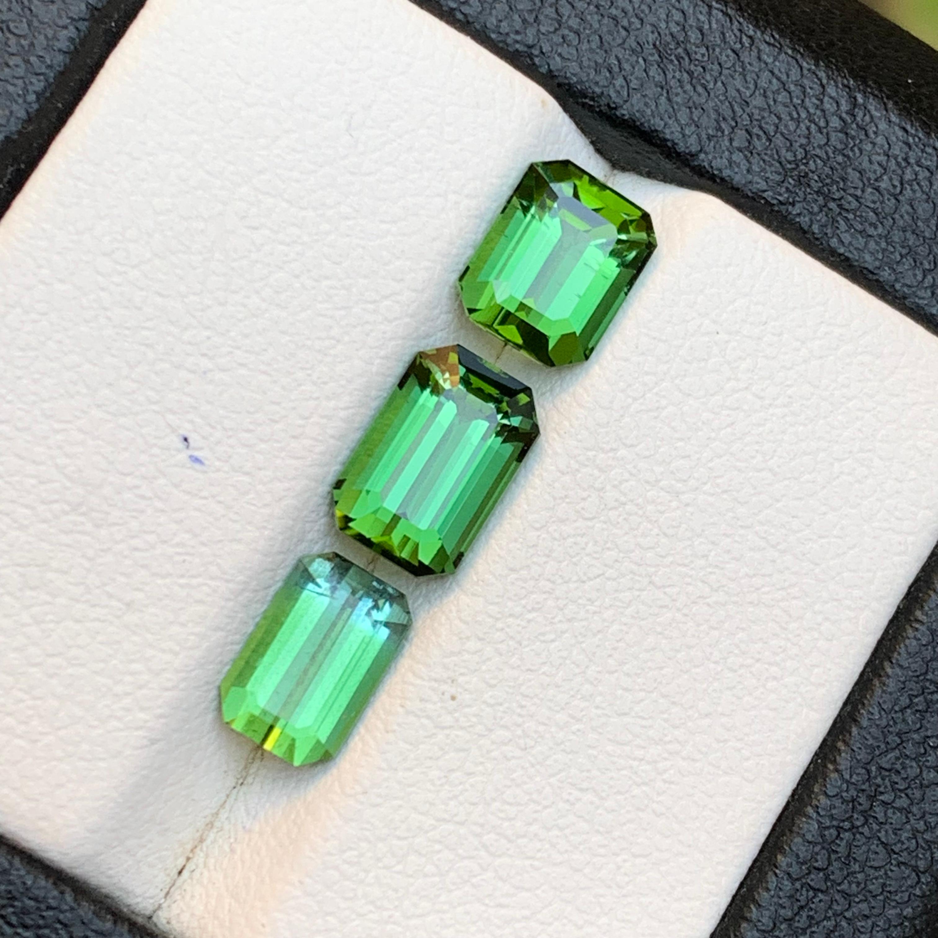 Turmalina verde vibrante 4.83 ct Corte esmeralda Piedra suelta en paquete para joyería en Nuevo estado para la venta en Peshawar, PK