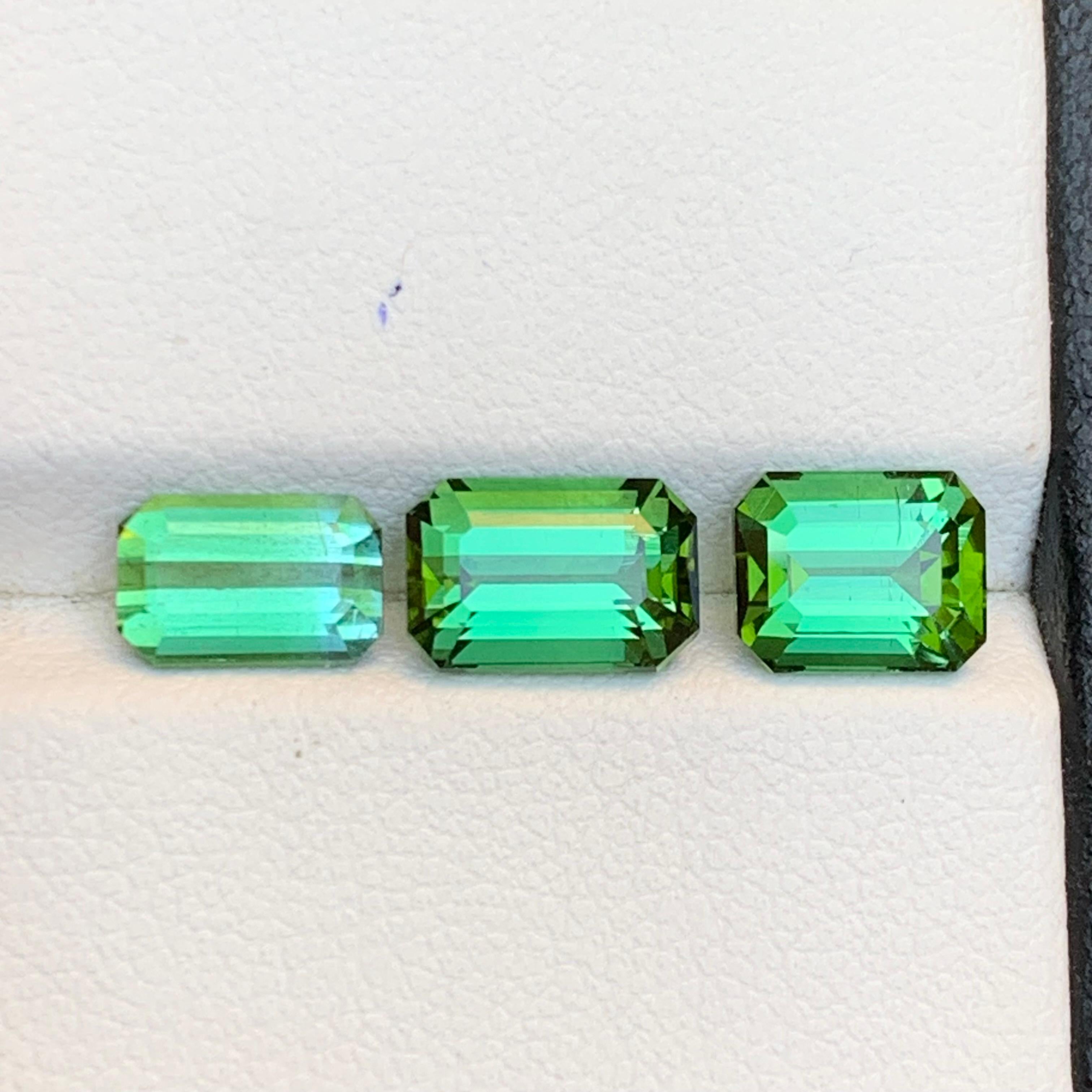 Turmalina verde vibrante 4.83 ct Corte esmeralda Piedra suelta en paquete para joyería en venta 2