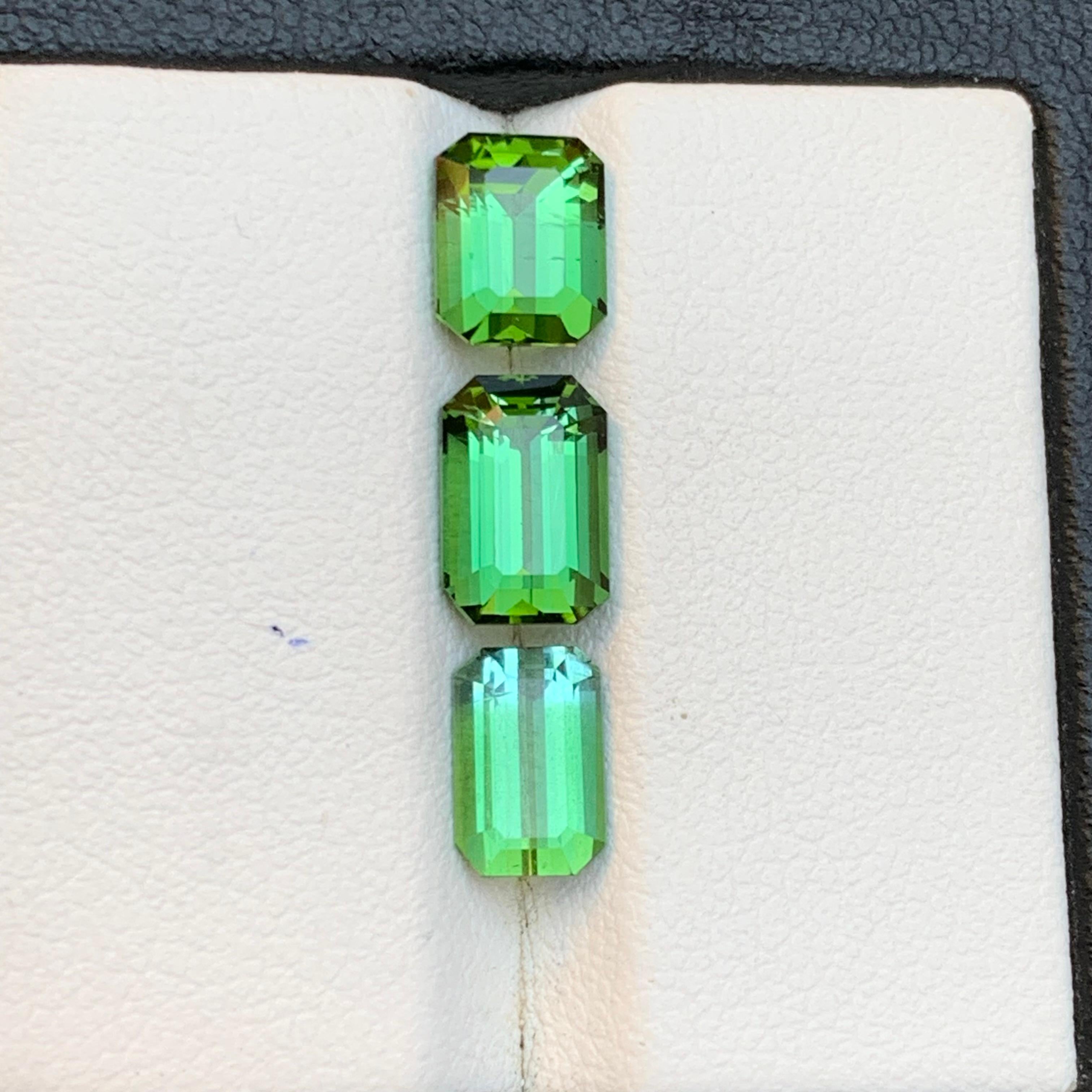 Turmalina verde vibrante 4.83 ct Corte esmeralda Piedra suelta en paquete para joyería en venta 3