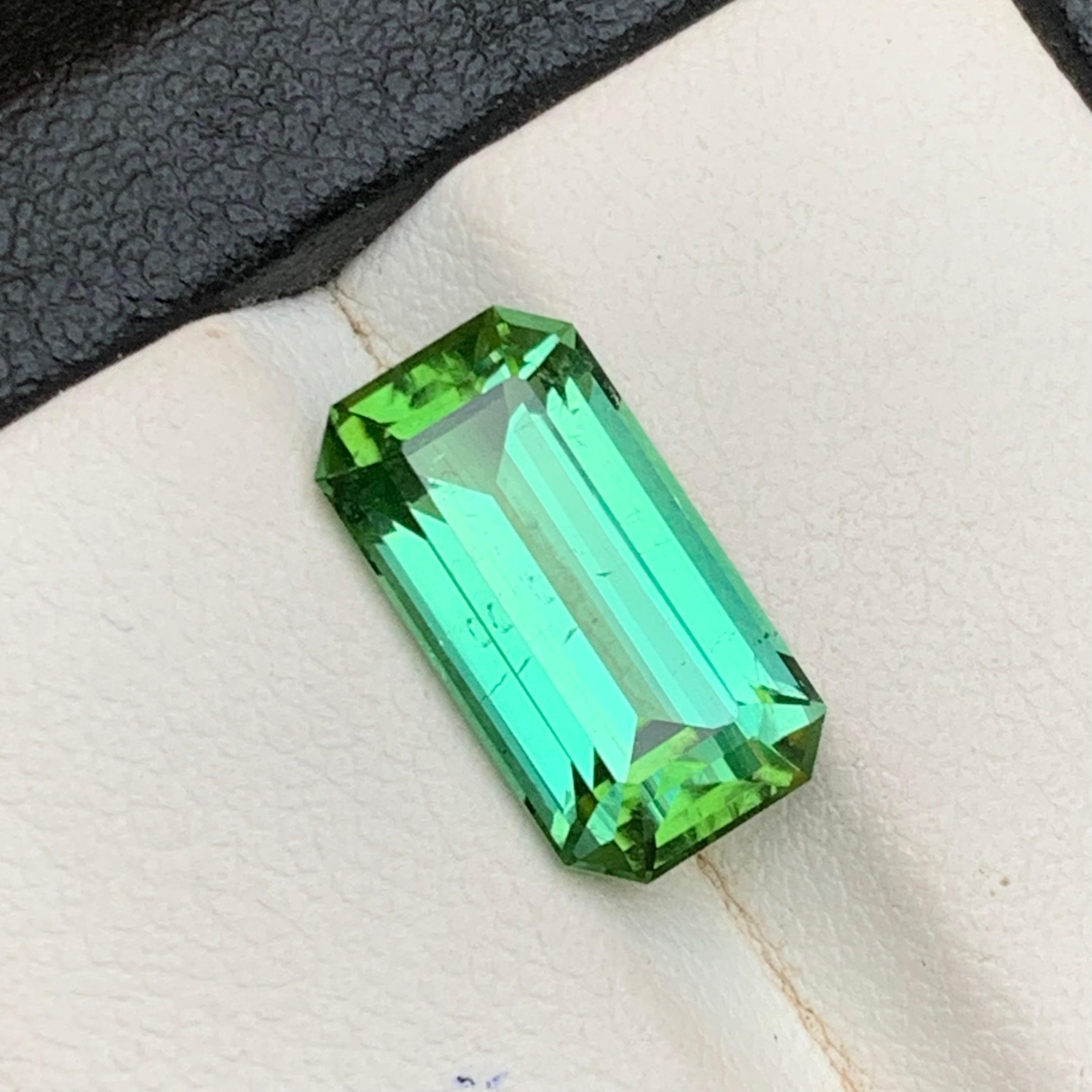 Turmalina Verde Vibrante 4,91 Quilates Talla Esmeralda Piedra Natural Suelta para Anillo en venta 4