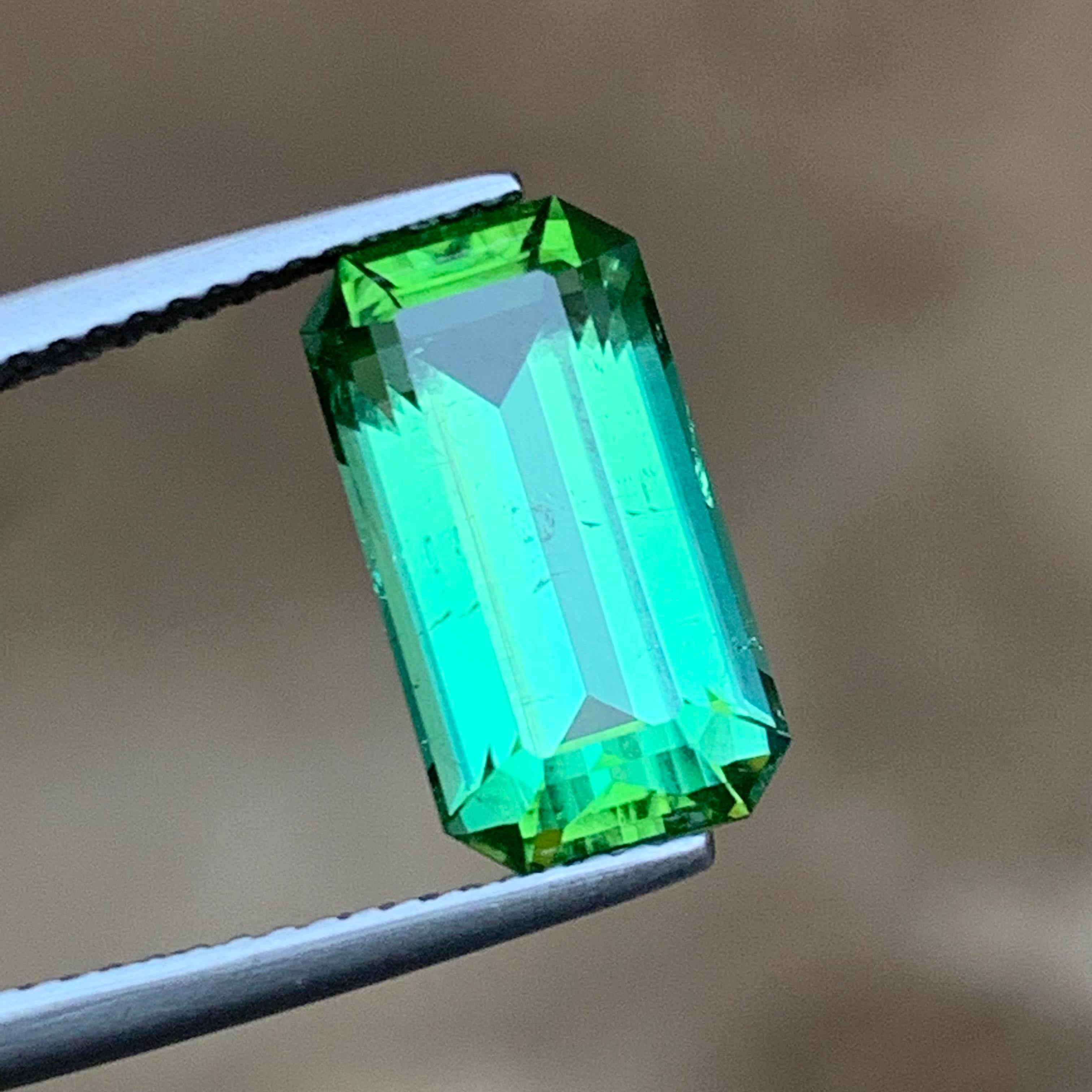 Turmalina Verde Vibrante 4,91 Quilates Talla Esmeralda Piedra Natural Suelta para Anillo en venta 5