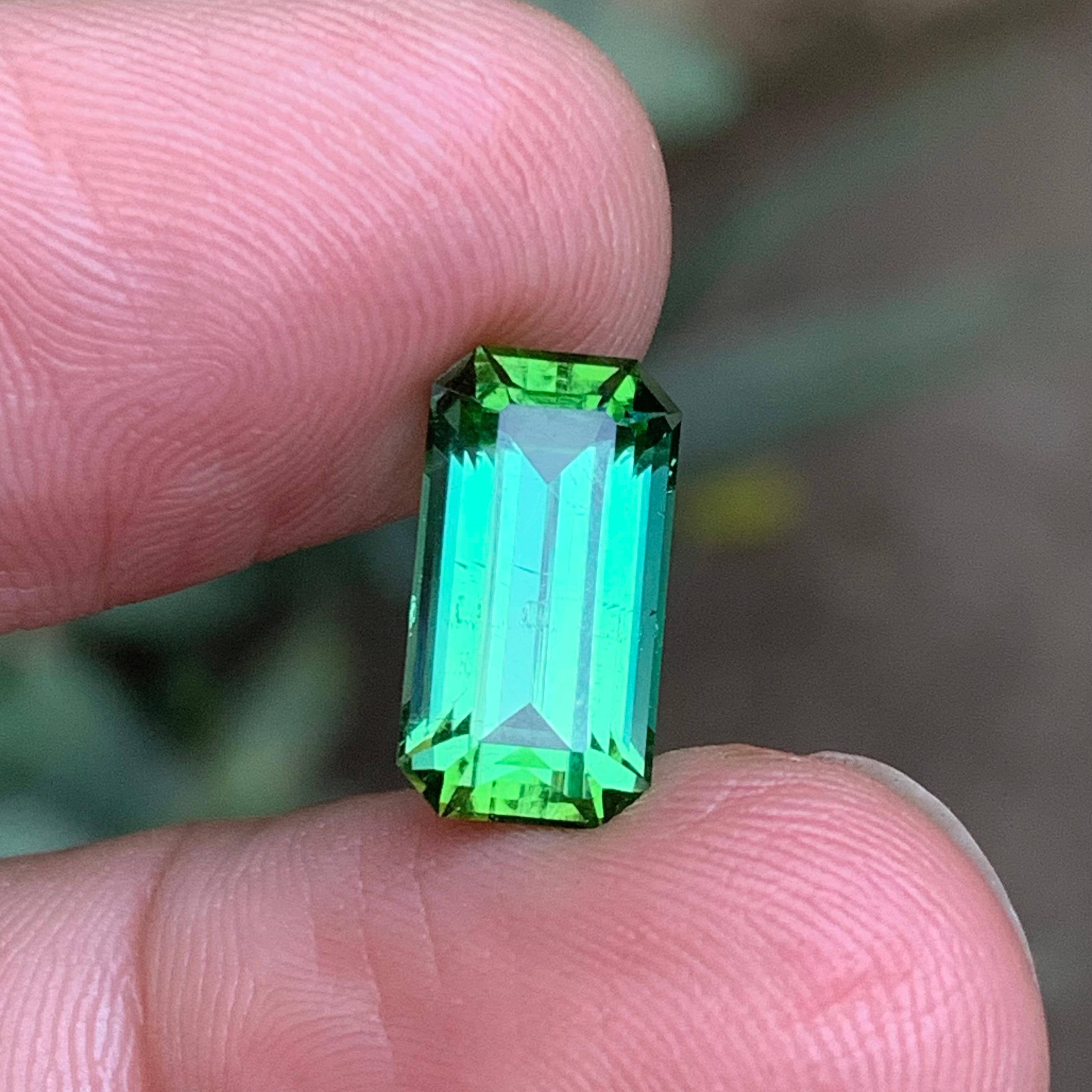 Turmalina Verde Vibrante 4,91 Quilates Talla Esmeralda Piedra Natural Suelta para Anillo en venta 6