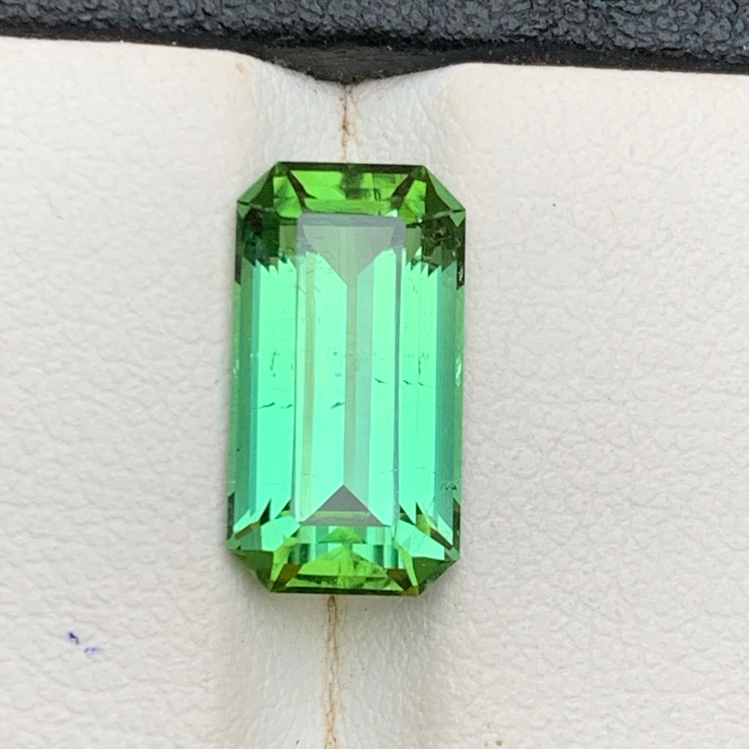 Turmalina Verde Vibrante 4,91 Quilates Talla Esmeralda Piedra Natural Suelta para Anillo en venta 7