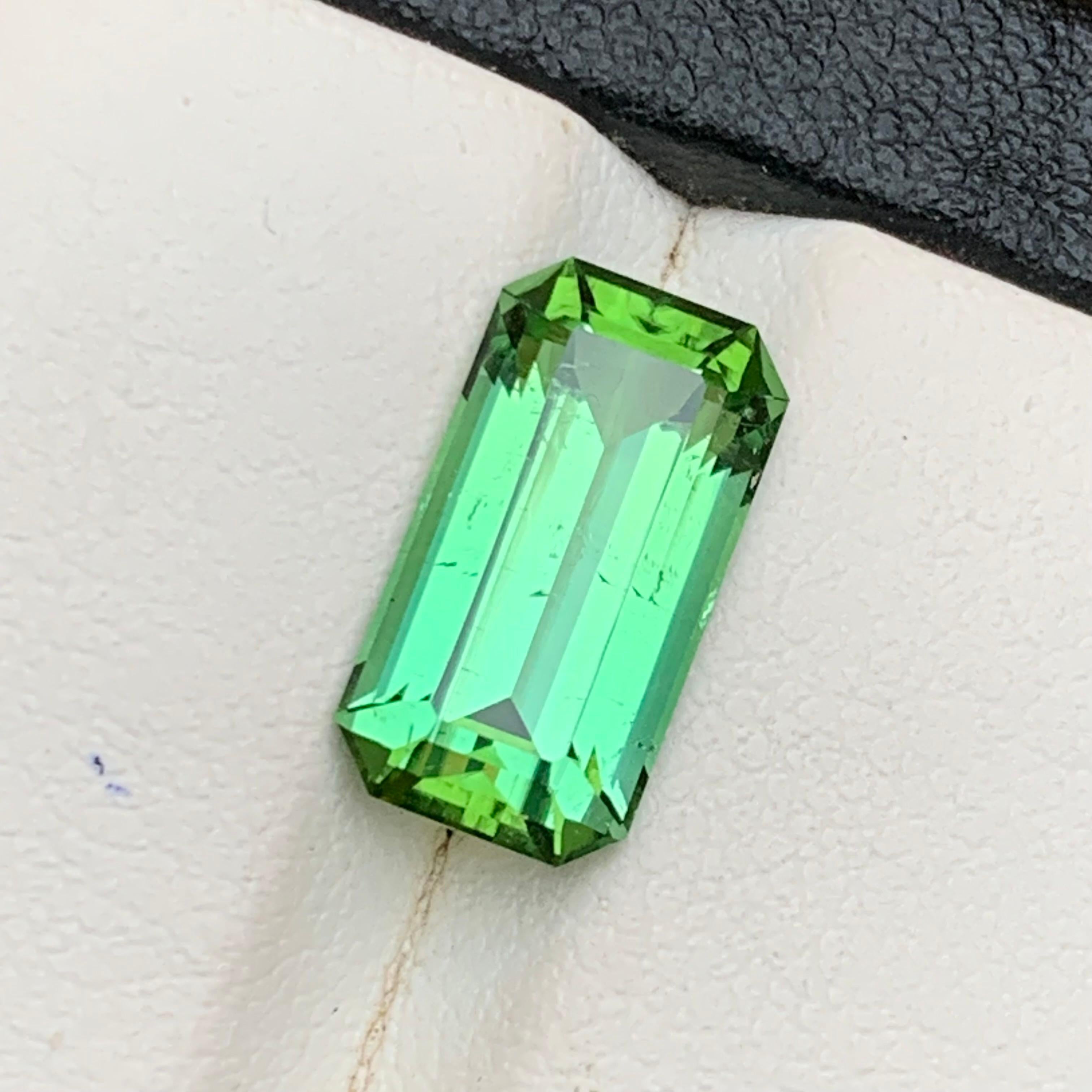Turmalina verde vibrante - Piedra natural suelta de corte esmeralda de primera calidad para anillos, joyas de compromiso, cristal curativo, suministros para la fabricación de joyería fina.
 
💎 TIPO DE PIEDRA PRECIOSA: Turmalina
⚖️ PESO: 4,91