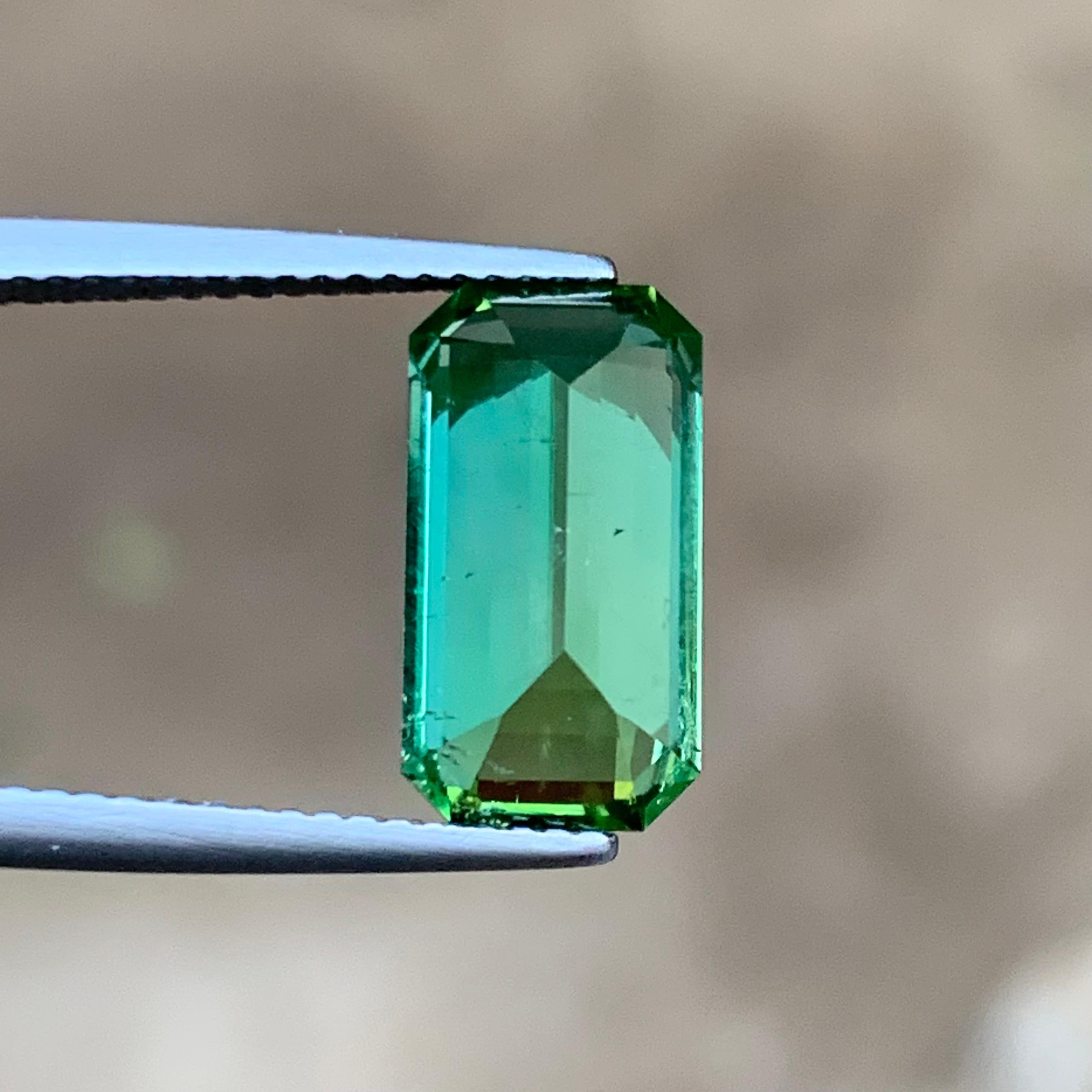 Turmalina Verde Vibrante 4,91 Quilates Talla Esmeralda Piedra Natural Suelta para Anillo Corte esmeralda en venta