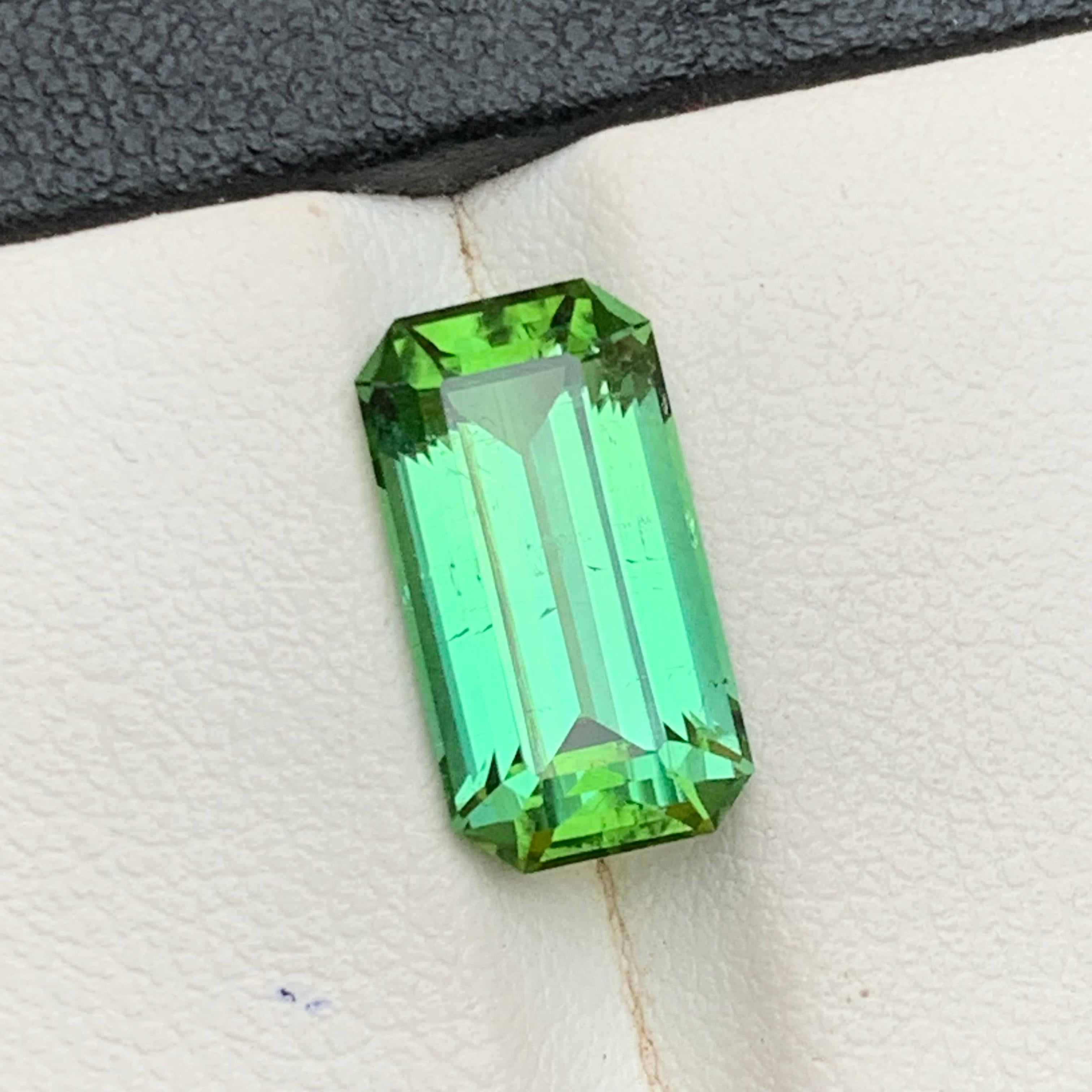 Turmalina Verde Vibrante 4,91 Quilates Talla Esmeralda Piedra Natural Suelta para Anillo en Nuevo estado para la venta en Peshawar, PK
