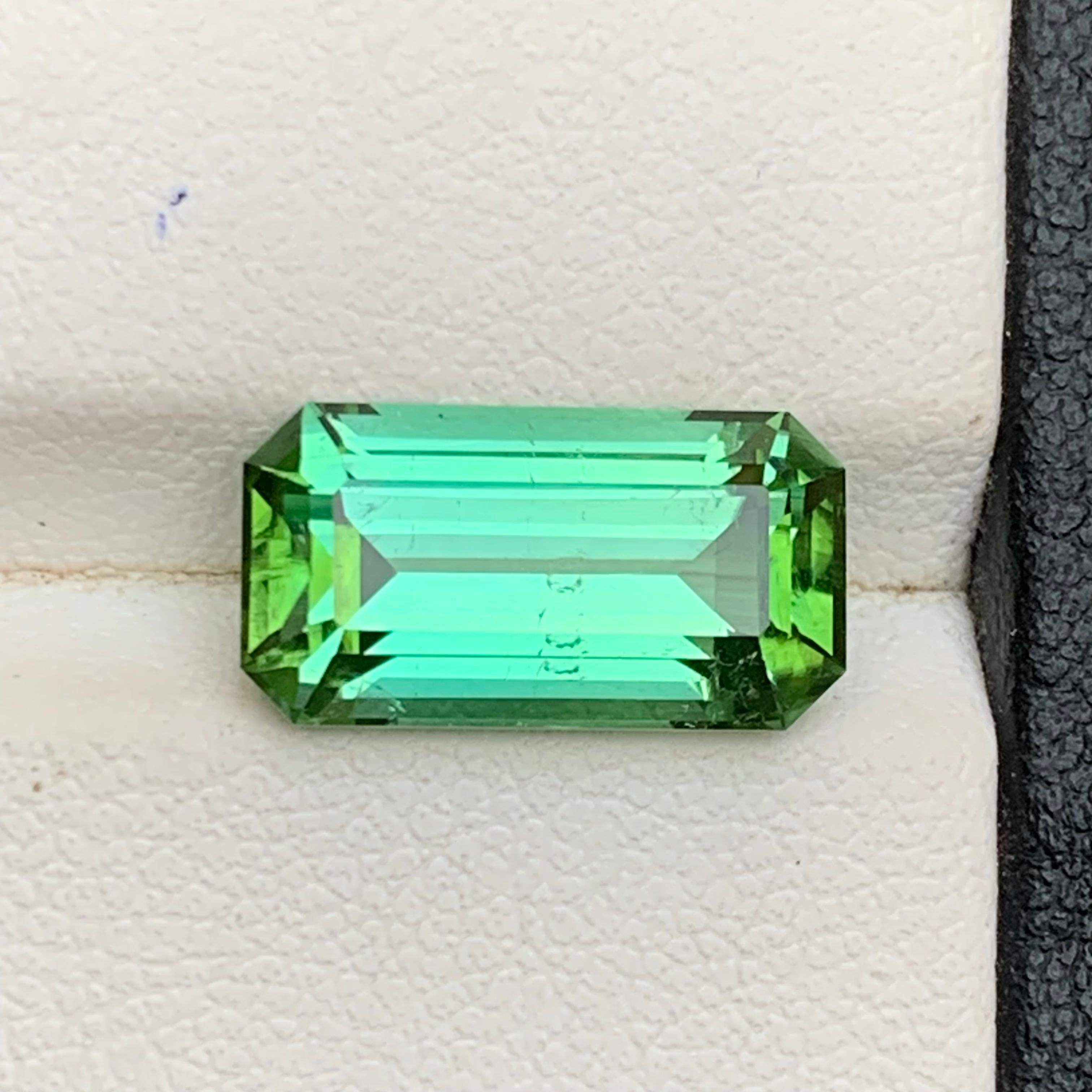 Turmalina Verde Vibrante 4,91 Quilates Talla Esmeralda Piedra Natural Suelta para Anillo en venta 1