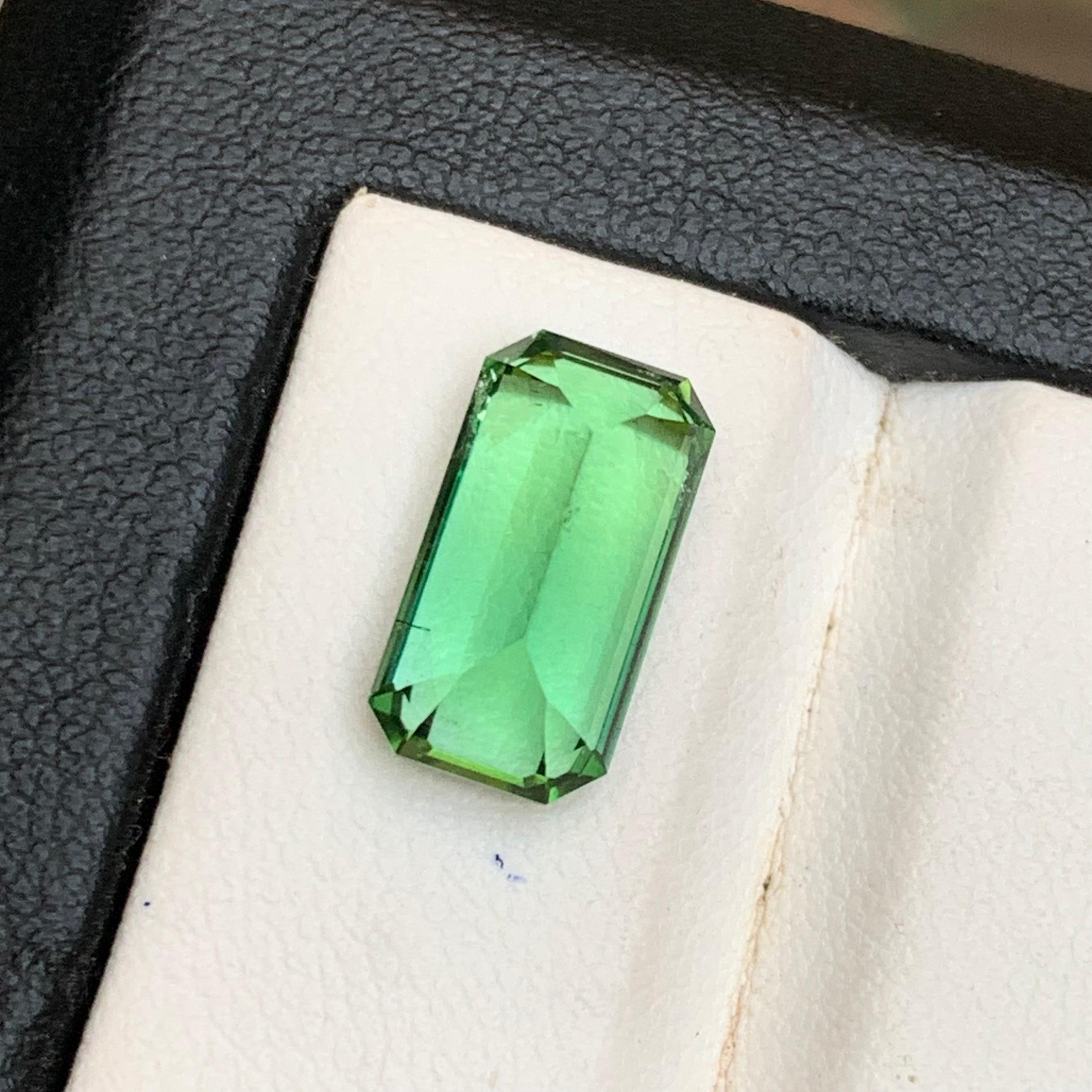 Turmalina Verde Vibrante 4,91 Quilates Talla Esmeralda Piedra Natural Suelta para Anillo en venta 3
