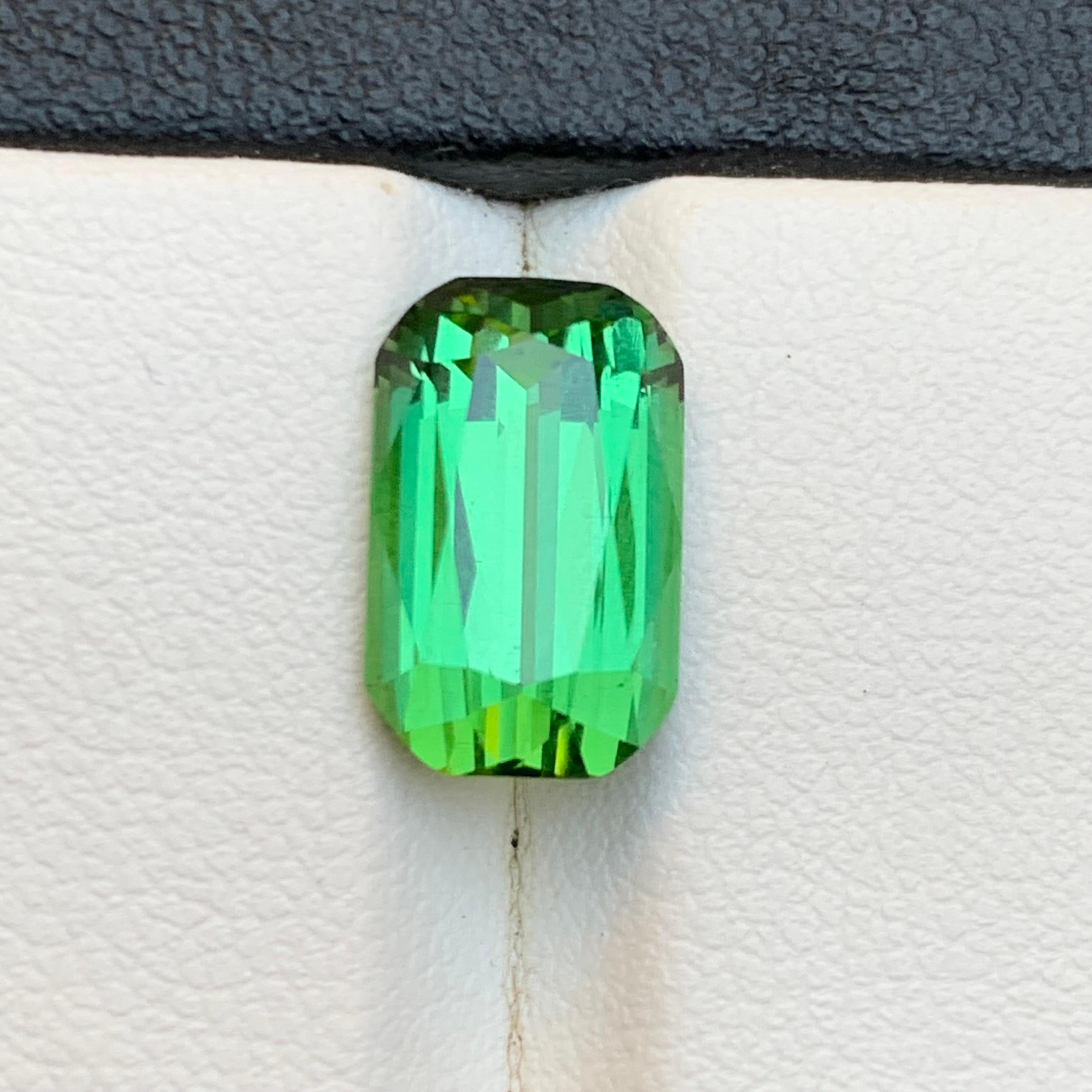 Vibrante tormalina verde da 5,39 carati, gemma naturale sciolta con taglio a cuscino per anello in vendita 6