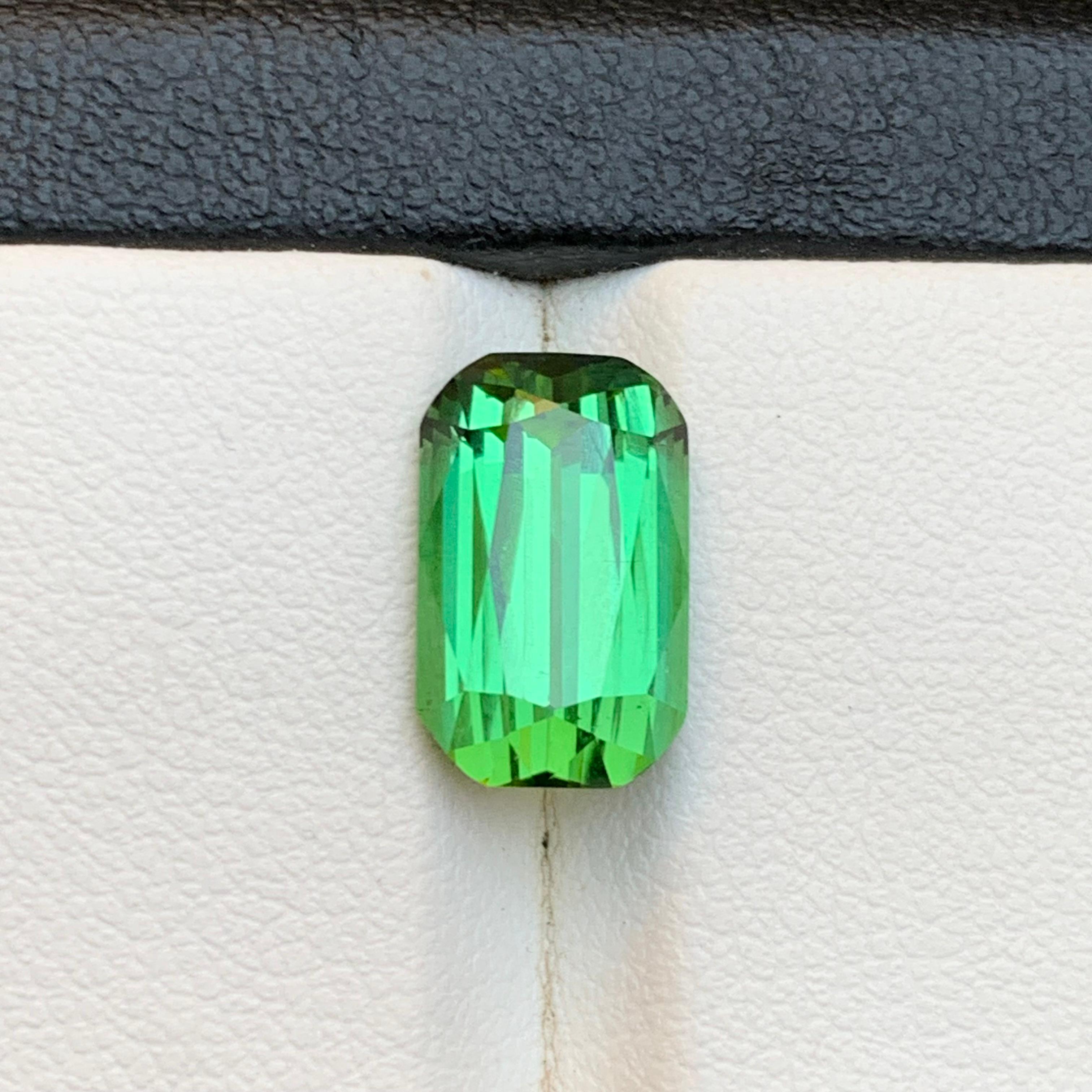 da uomo o donna Vibrante tormalina verde da 5,39 carati, gemma naturale sciolta con taglio a cuscino per anello in vendita