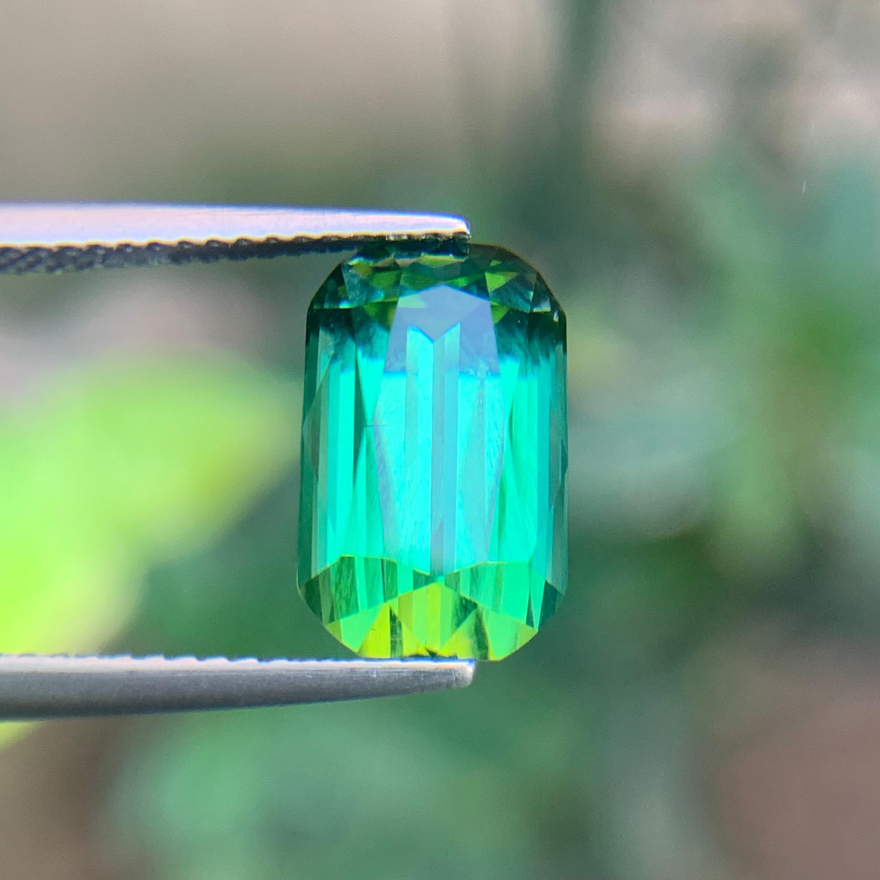 Vibrante tormalina verde da 5,39 carati, gemma naturale sciolta con taglio a cuscino per anello in vendita 2