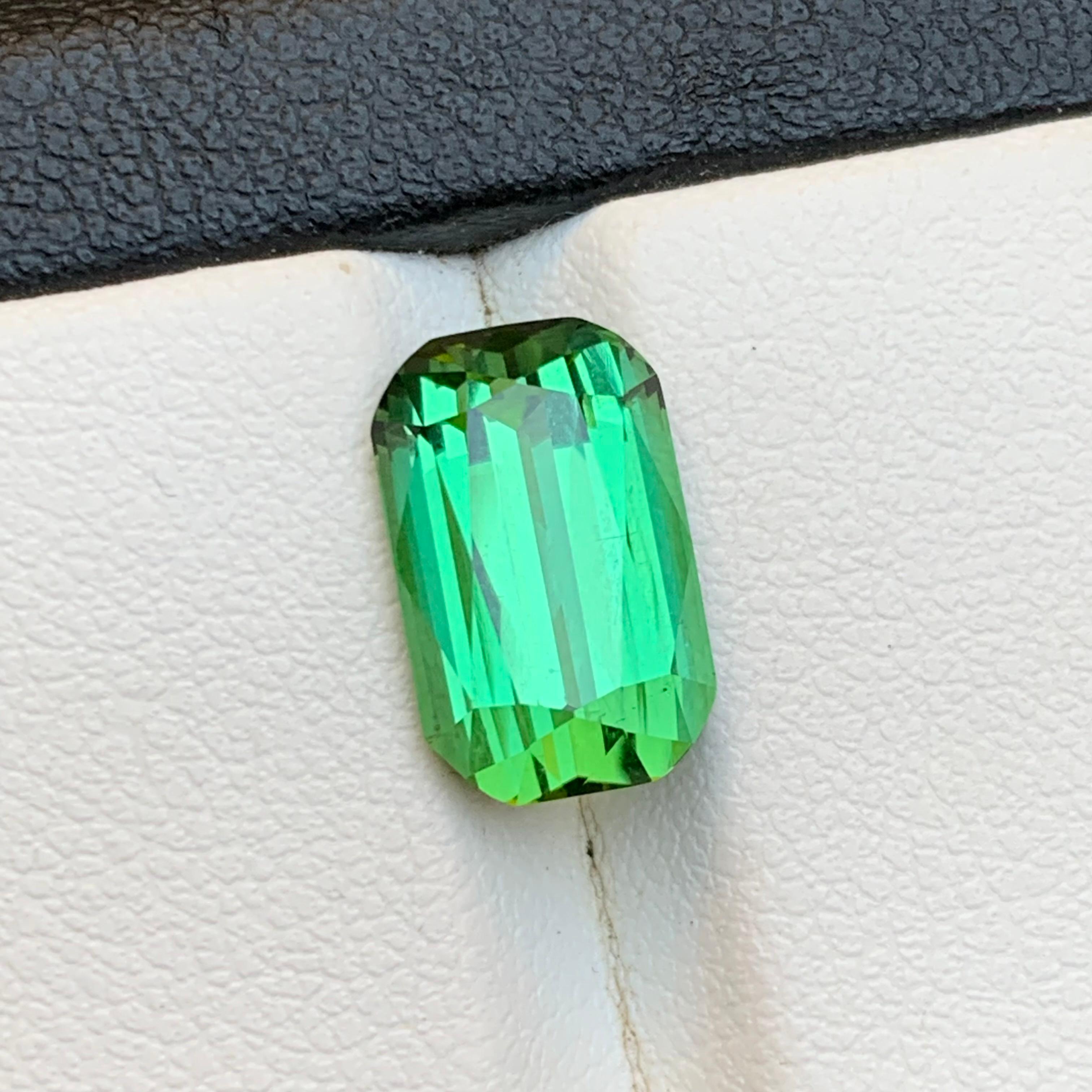Vibrante tormalina verde da 5,39 carati, gemma naturale sciolta con taglio a cuscino per anello in vendita 3