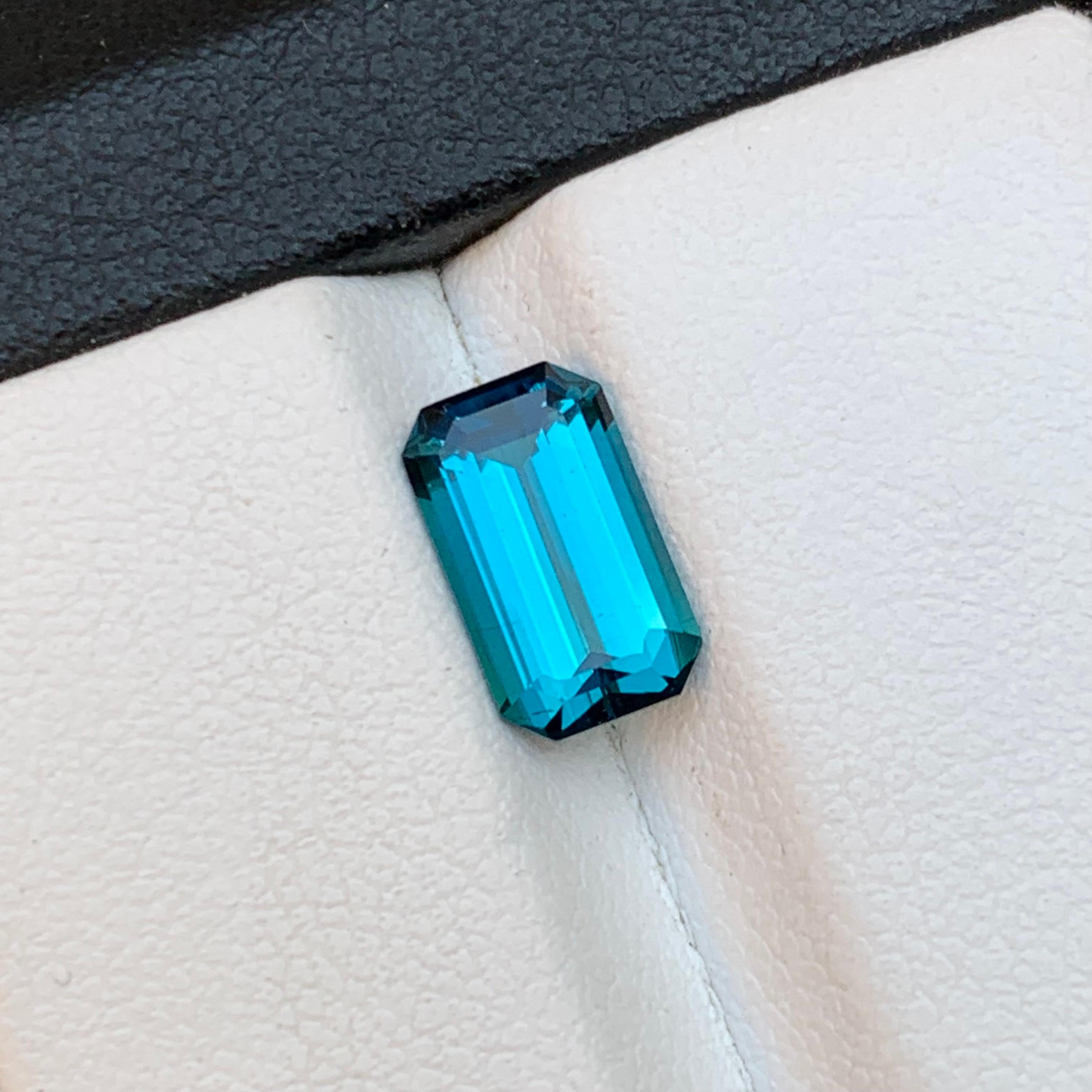 Bague en tourmaline indicolite naturelle bleu intense de 1,90 carat Unisexe en vente