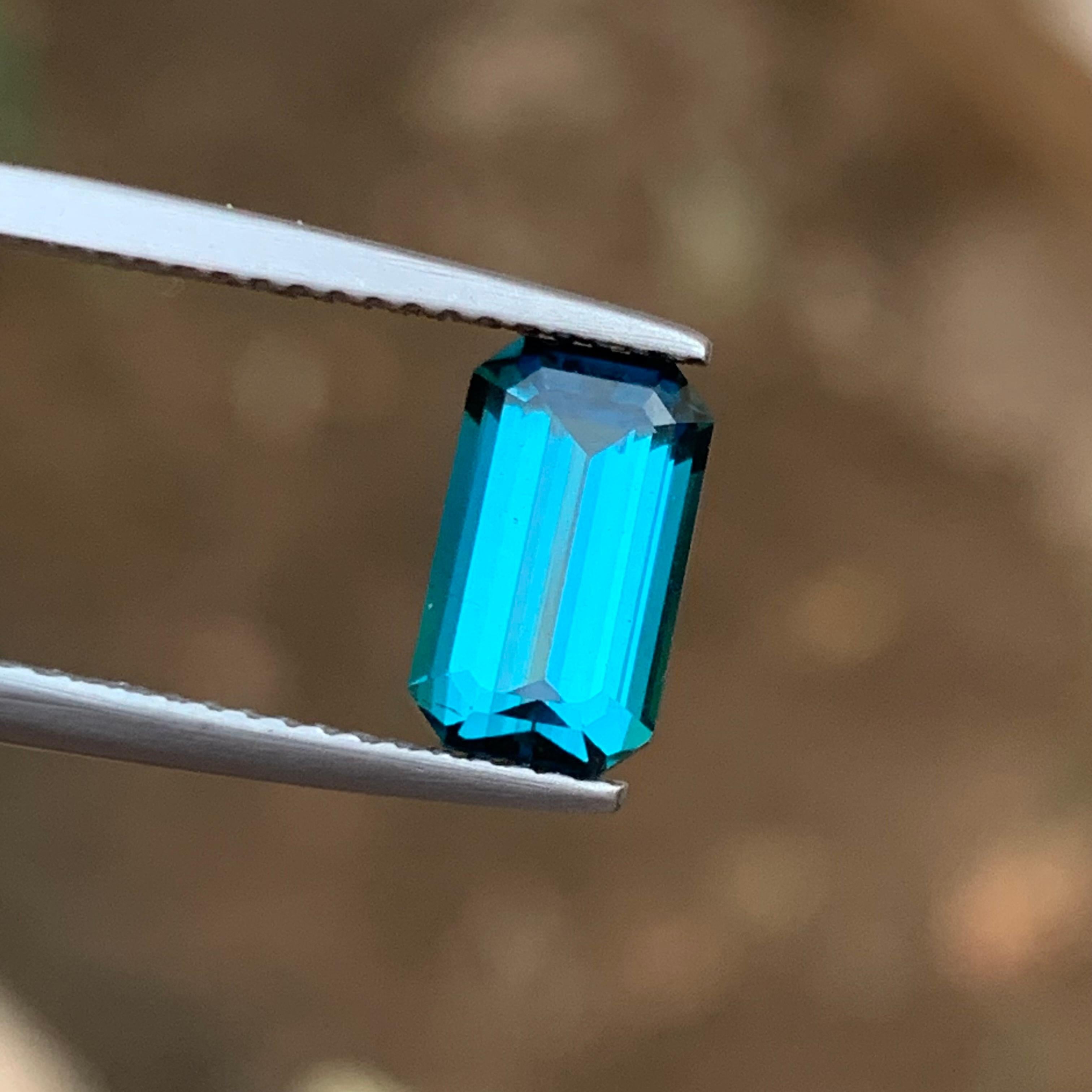 Bague en tourmaline indicolite naturelle bleu intense de 1,90 carat en vente 1
