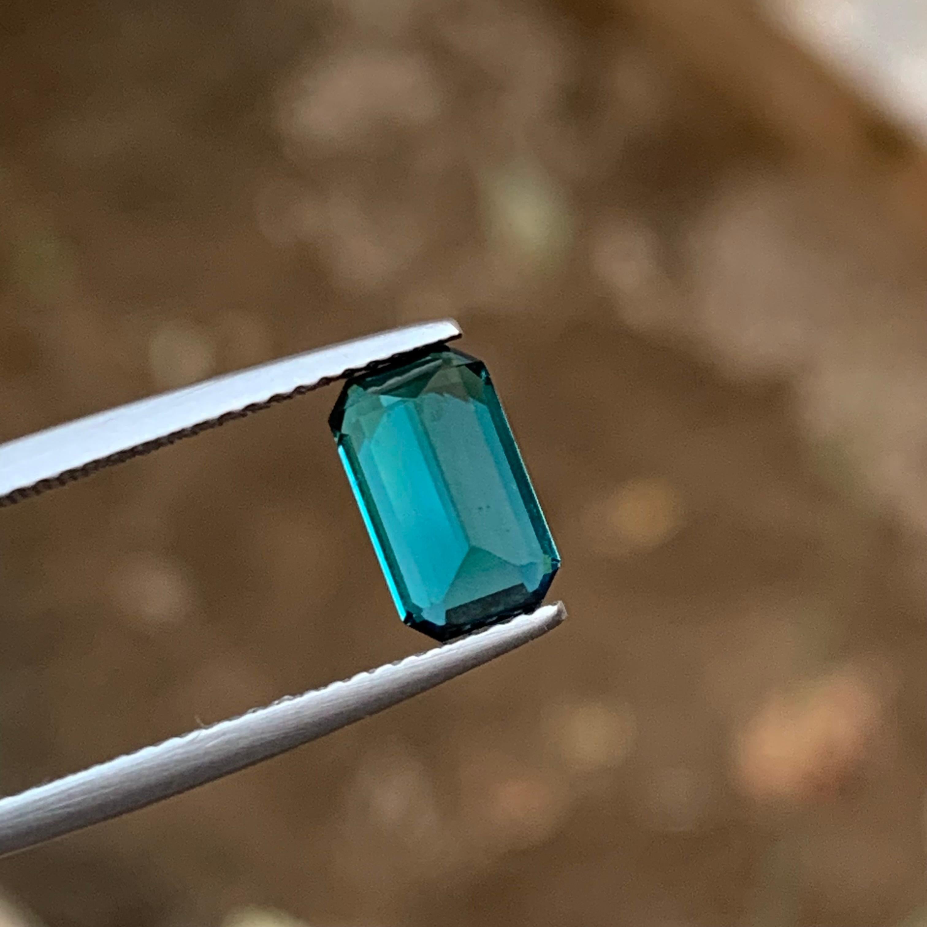 Bague en tourmaline indicolite naturelle bleu intense de 1,90 carat en vente 2