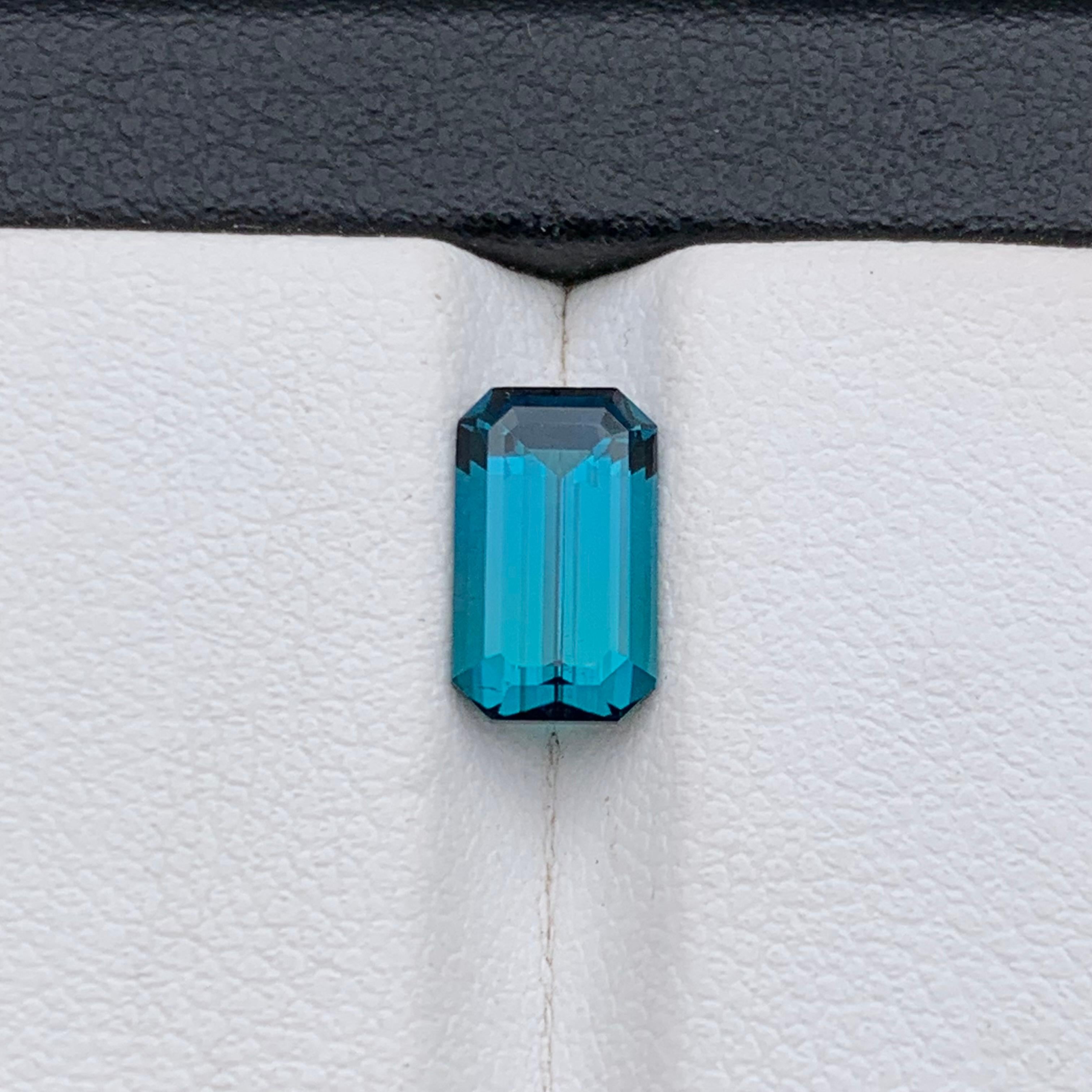 Bague en tourmaline indicolite naturelle bleu intense de 1,90 carat en vente 3