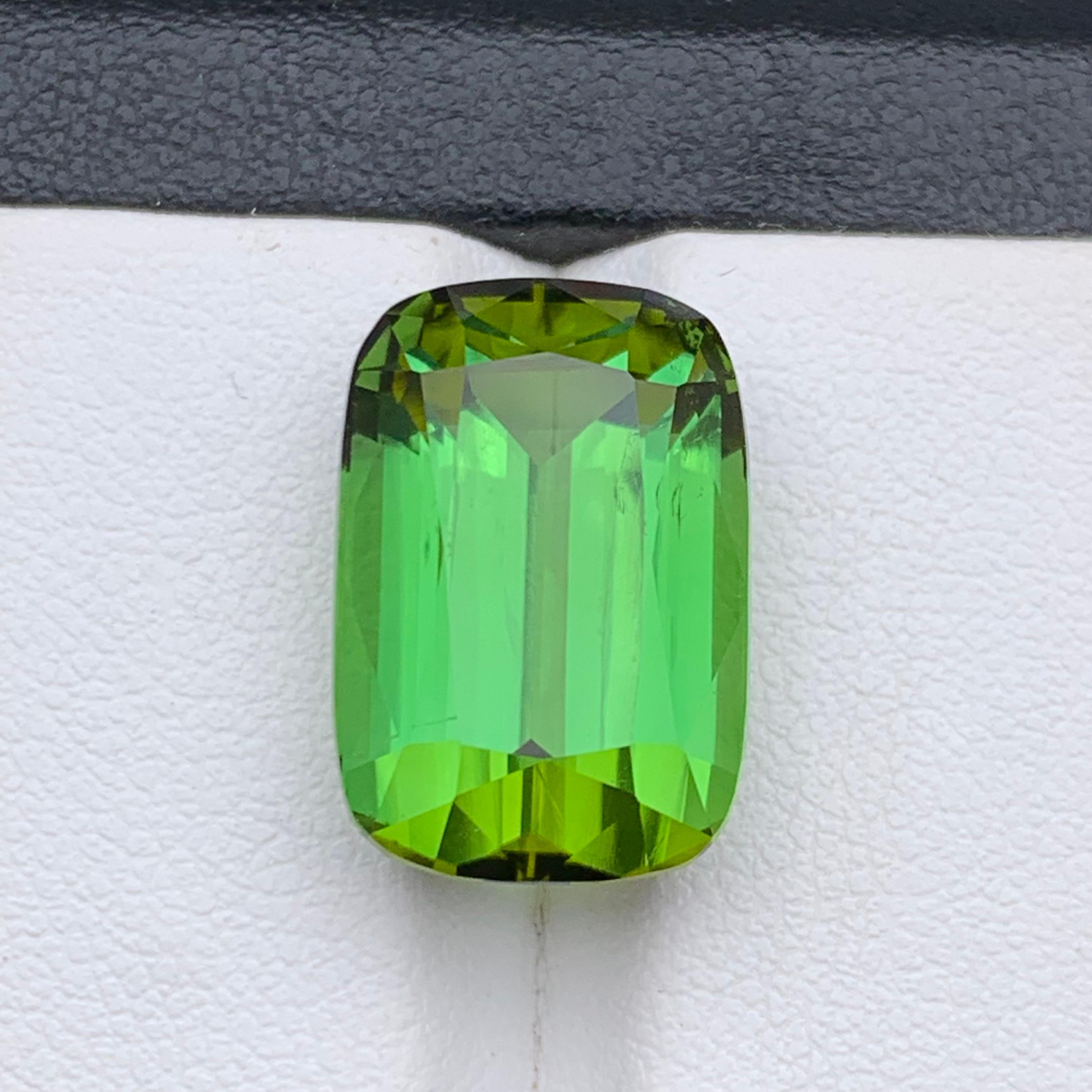 Pendentif taille coussin 16,70 carats en tourmaline naturelle verte intense et vibrante en vente 7