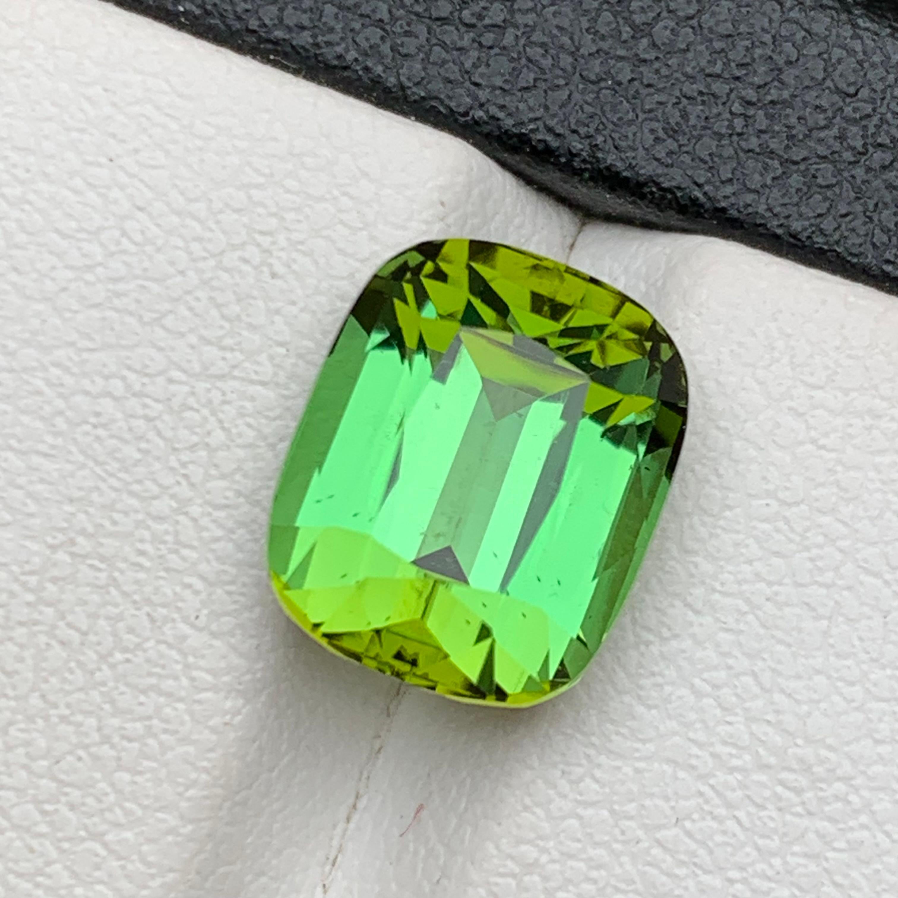 Vibrant Intense Green Natural Tourmaline Loose Gemstone for Necklace Pendant, Bracelet or any other Jewelry Setting-Cushion Cut from Kunar Afghanistan !!!

💎 TYPE DE PIERRE PRÉCIEUSE : Tourmaline
⚖️ POIDS : 6.70 Carat
🪚 SHAPE & CUT : Coupe