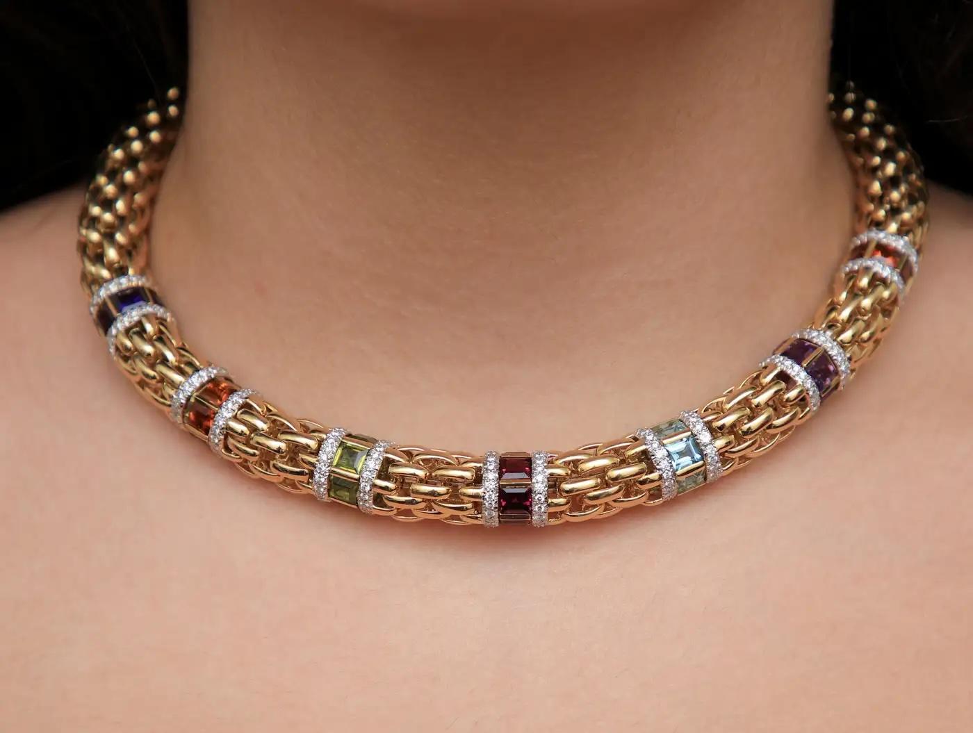 Lebendige italienische Halskette aus massivem 18-karätigem Gold mit Rainbow Edelsteinen und 7 Karat weißen Diamanten (Brillantschliff) im Angebot