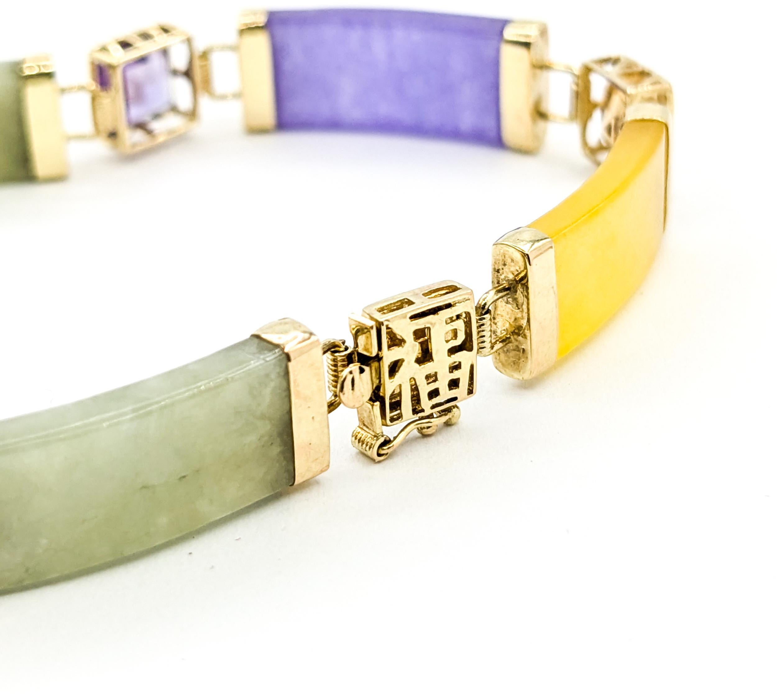 Vibrantes Gliederarmband aus Gelbgold mit Jade und Edelsteinen Station

Dieses exquisite Armband aus mehrfarbiger Jade wurde sorgfältig in 14-karätigem Gelbgold gefertigt. Dieses Armband ist mit einer fesselnden Auswahl an mehrfarbigen Steinen