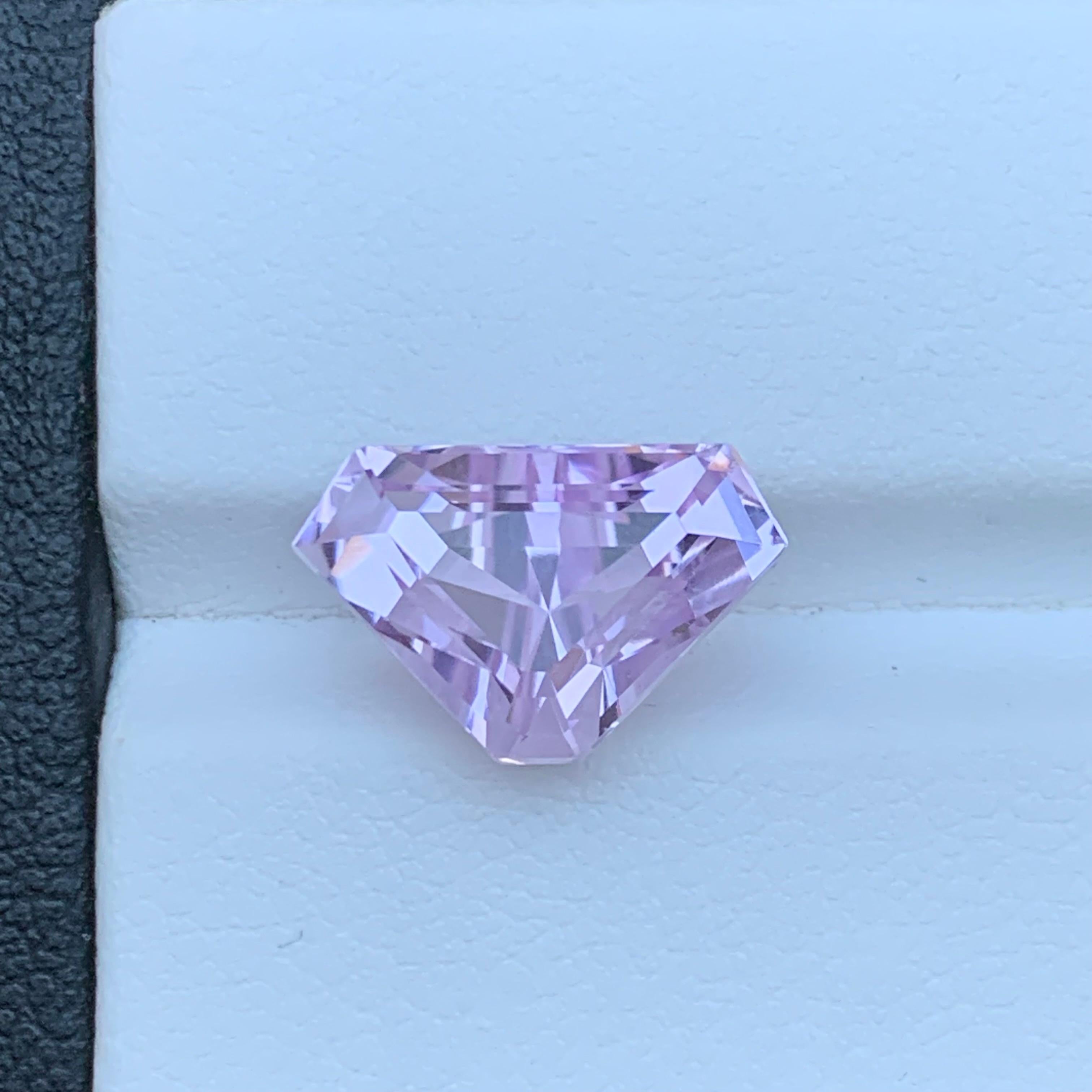 Vibrant Lilac Pink Natural Kunzite Ring Loose Gemstone 5.80 Ct Triangle Cut For Sale 4