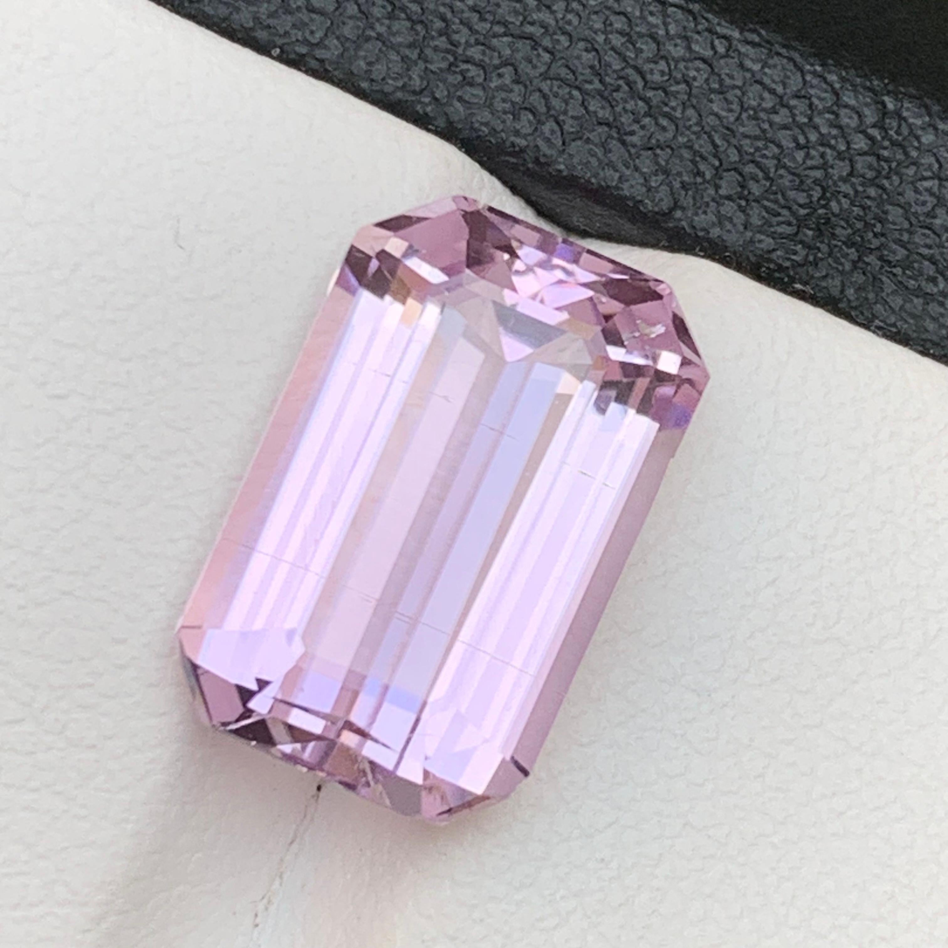 Vibrante gemma naturale Kunzite rosa lilla sfusa per anello, collana, ciondolo, bracciale o qualsiasi altro gioiello - taglio smeraldo a gradini da Kunar, Afghanistan!!!

💎 TIPO DI GEMMA: Tormalina
⚖️ PESO: 9,40 Carati
🪚 FORMA E TAGLIO: Taglio