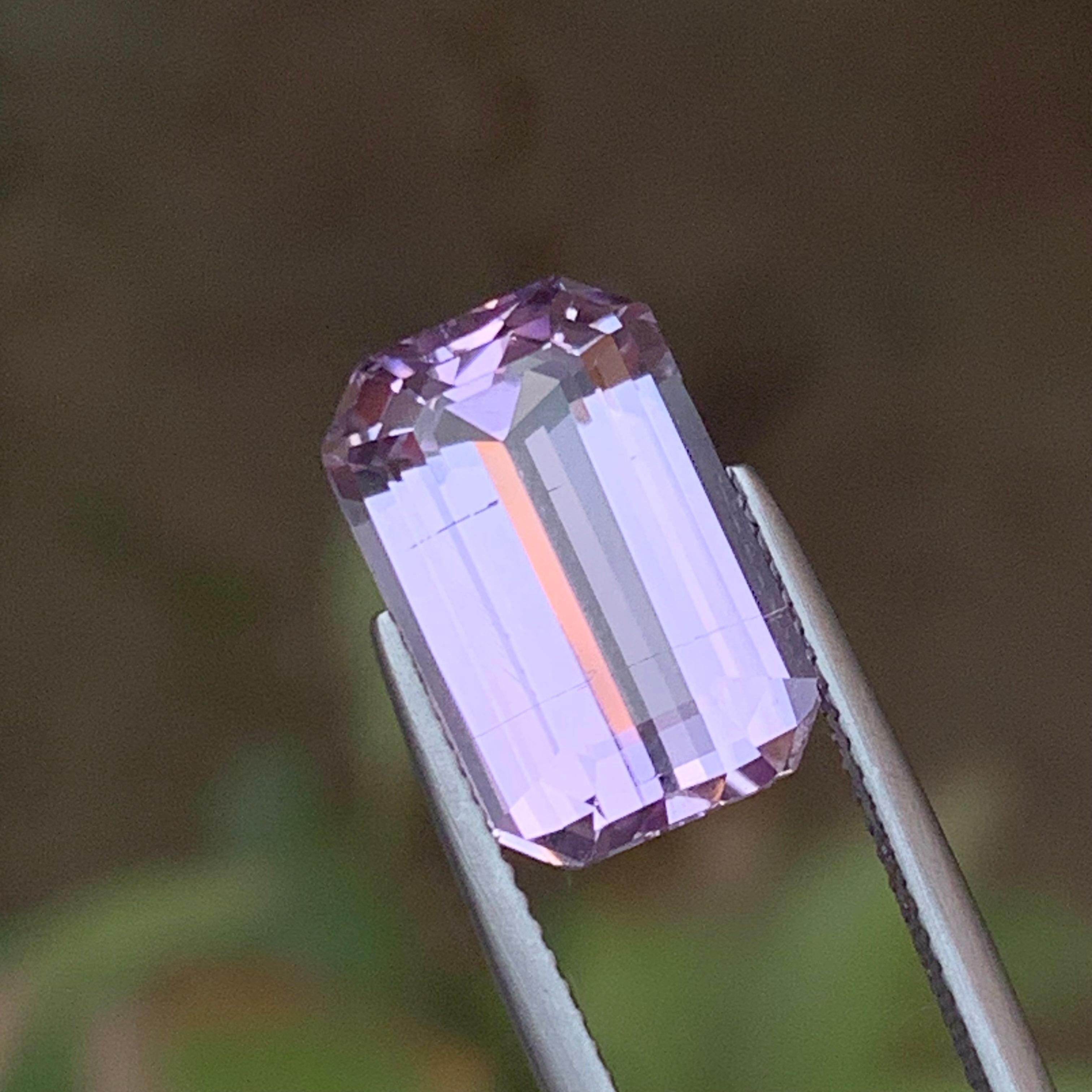 Vibrante anello di Kunzite naturale rosa lilla allentato 9,40 carati taglio smeraldo Jewell In condizioni Nuovo in vendita a Peshawar, PK