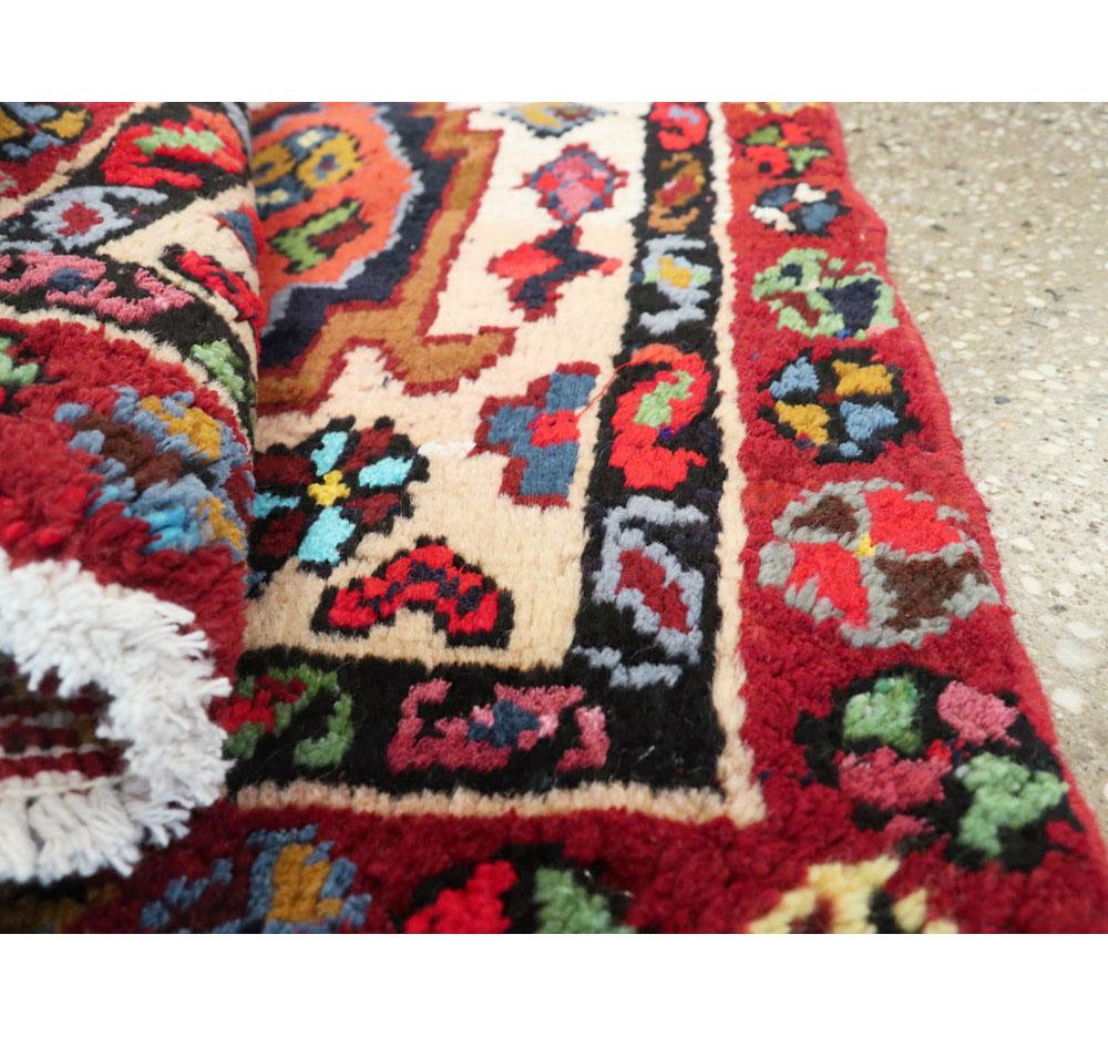 Handgefertigter persischer Hamadan-Teppich aus der Mitte des 20. Jahrhunderts, lebhaftes Leben im Angebot 2