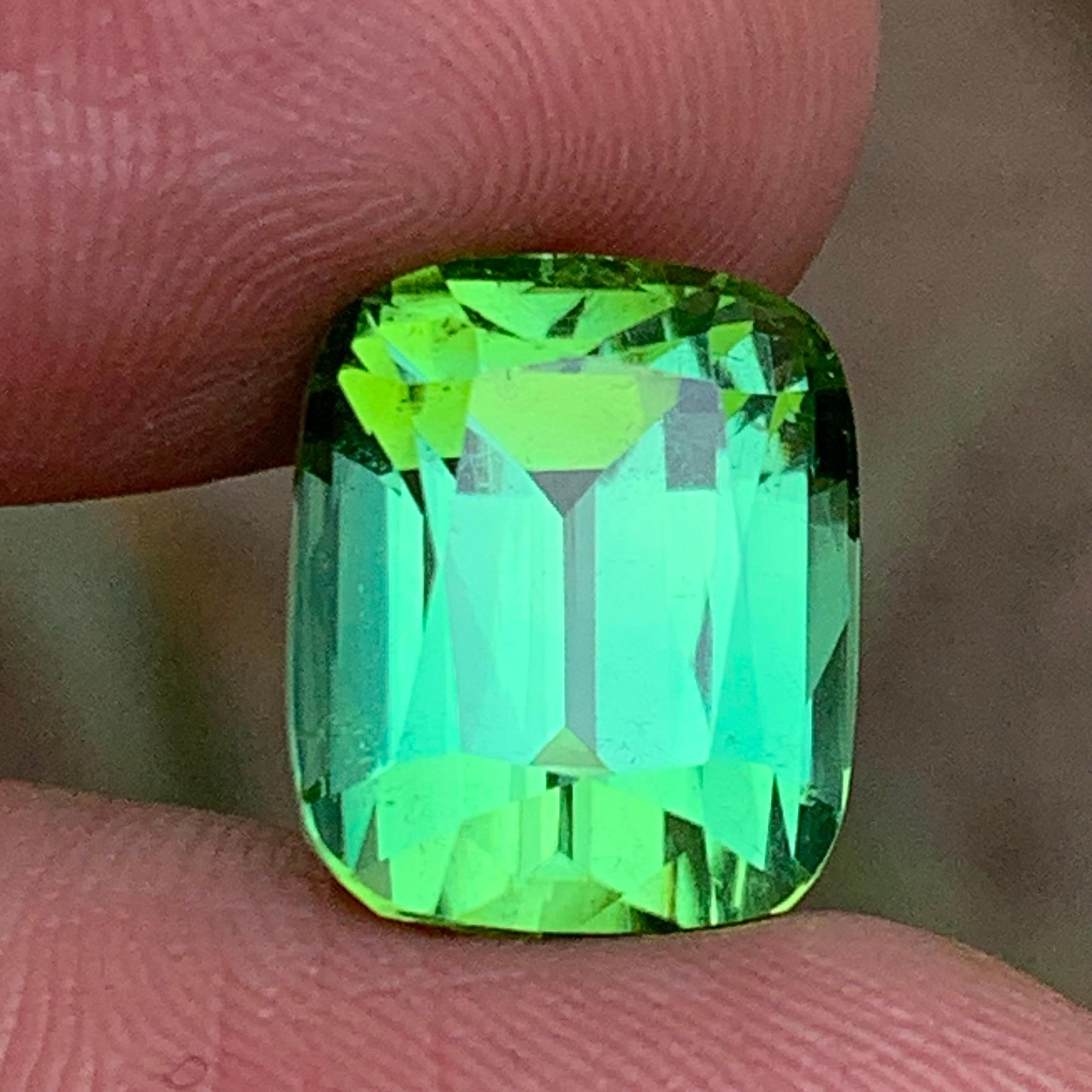 Vibrant Minty Green Natural Tourmaline Ring, Pendant Loose Gemstone 11.55 Carat In New Condition For Sale In Peshawar, PK