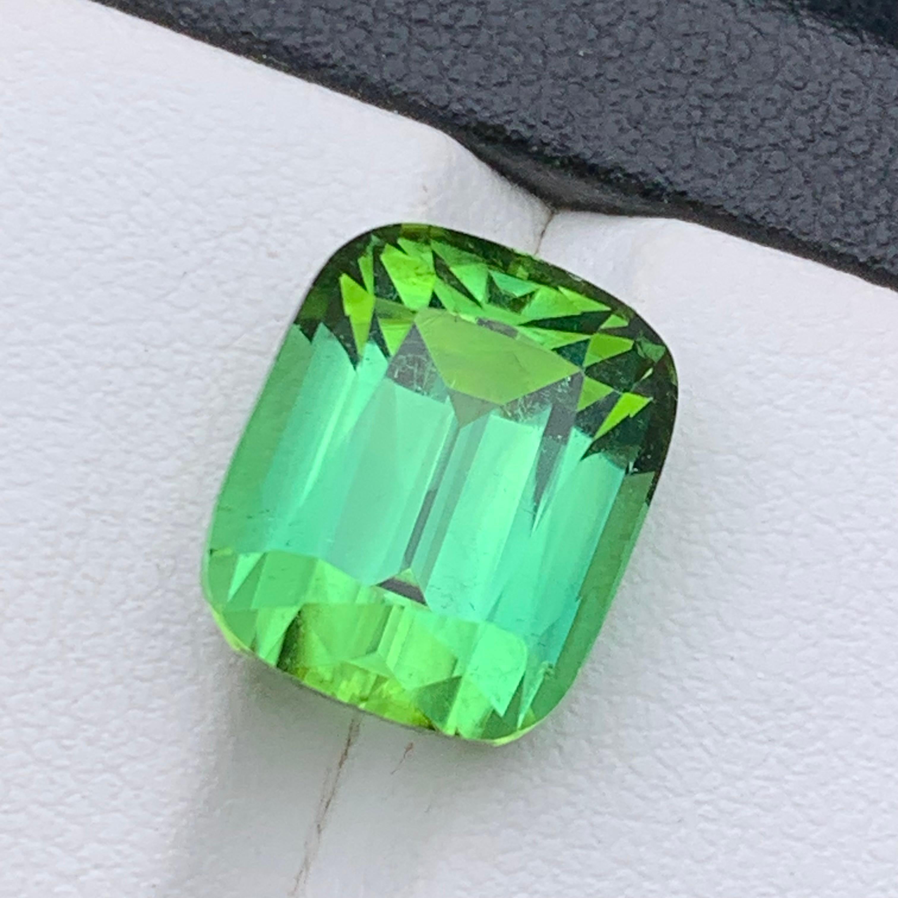 Women's or Men's Vibrant Minty Green Natural Tourmaline Ring, Pendant Loose Gemstone 11.55 Carat For Sale